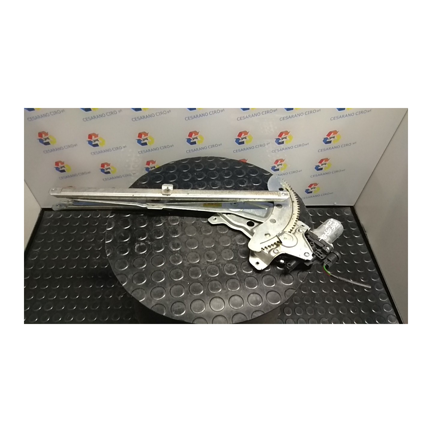 ALZACRISTALLO ELETTR. PORTA ANT. C/MOTORINO DX. 027 SUZUKI ALTO (03/09-) K10B 83401M68K10