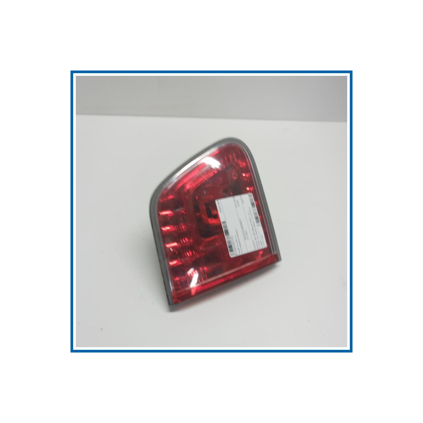 Fanale int. post. sx. TOYOTA Avensis III SW