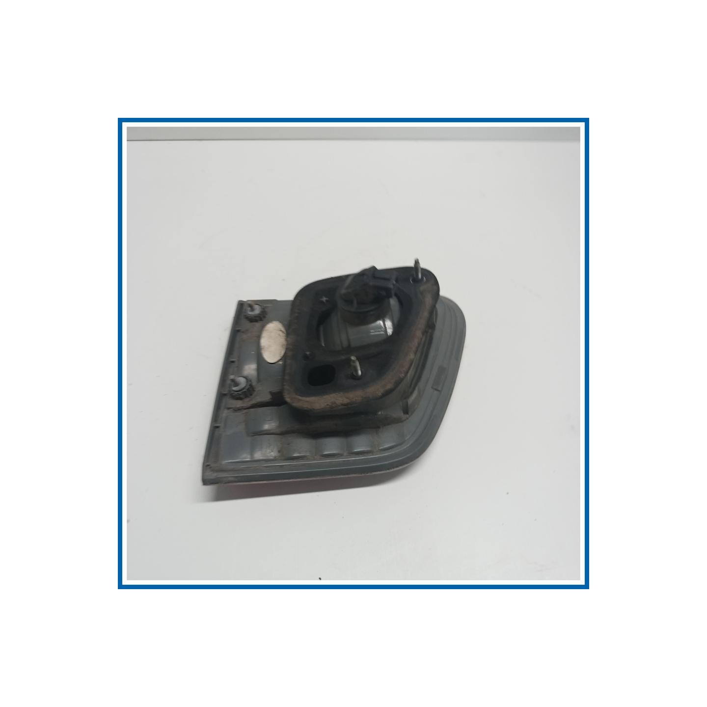 Fanale int. post. sx. TOYOTA Avensis III SW