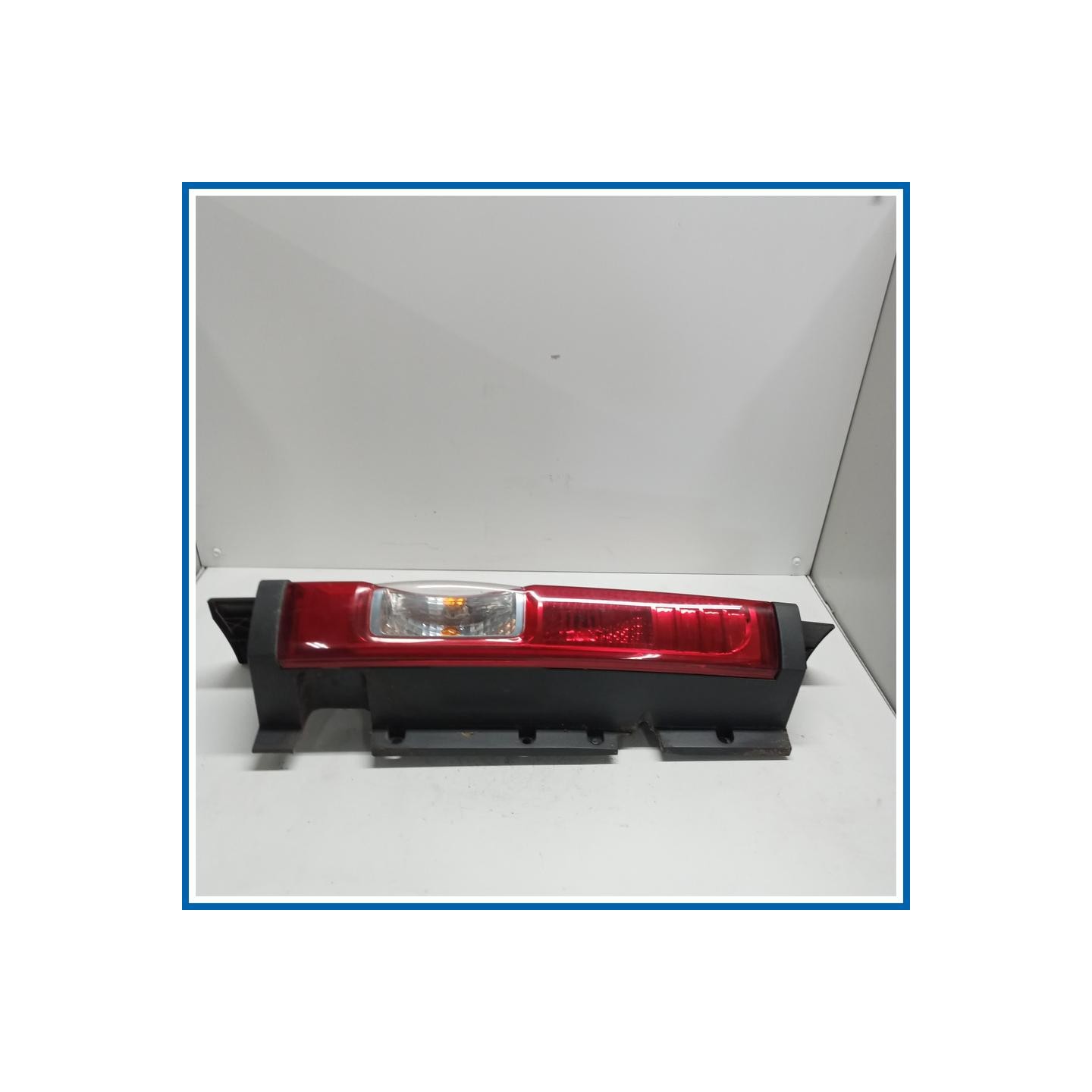 Fanale sup. post. sx. OPEL Vivaro A