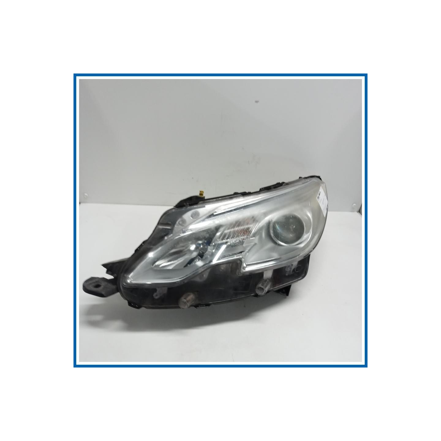 Proiettore ant. sx. PEUGEOT 2008 I