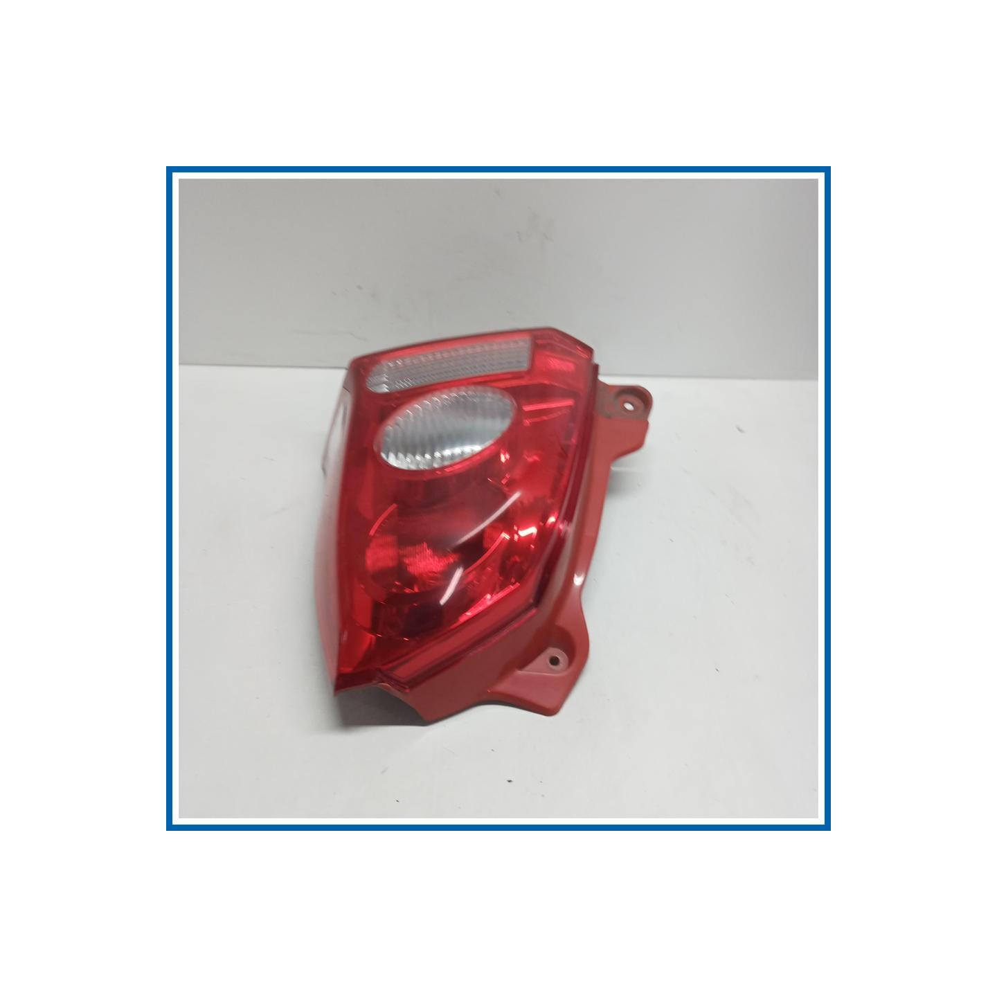 Fanale post. dx. NISSAN Pixo