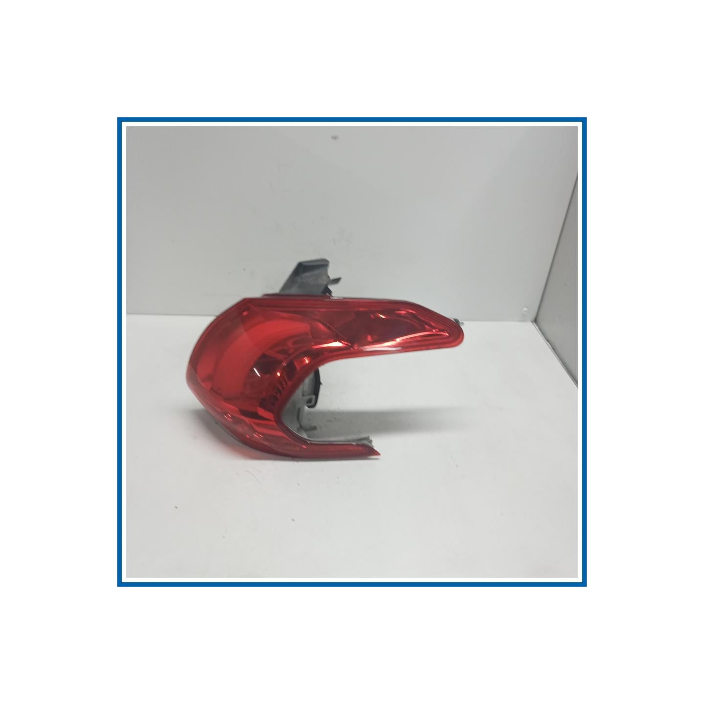 Fanale est. post. dx. PEUGEOT 2008 I