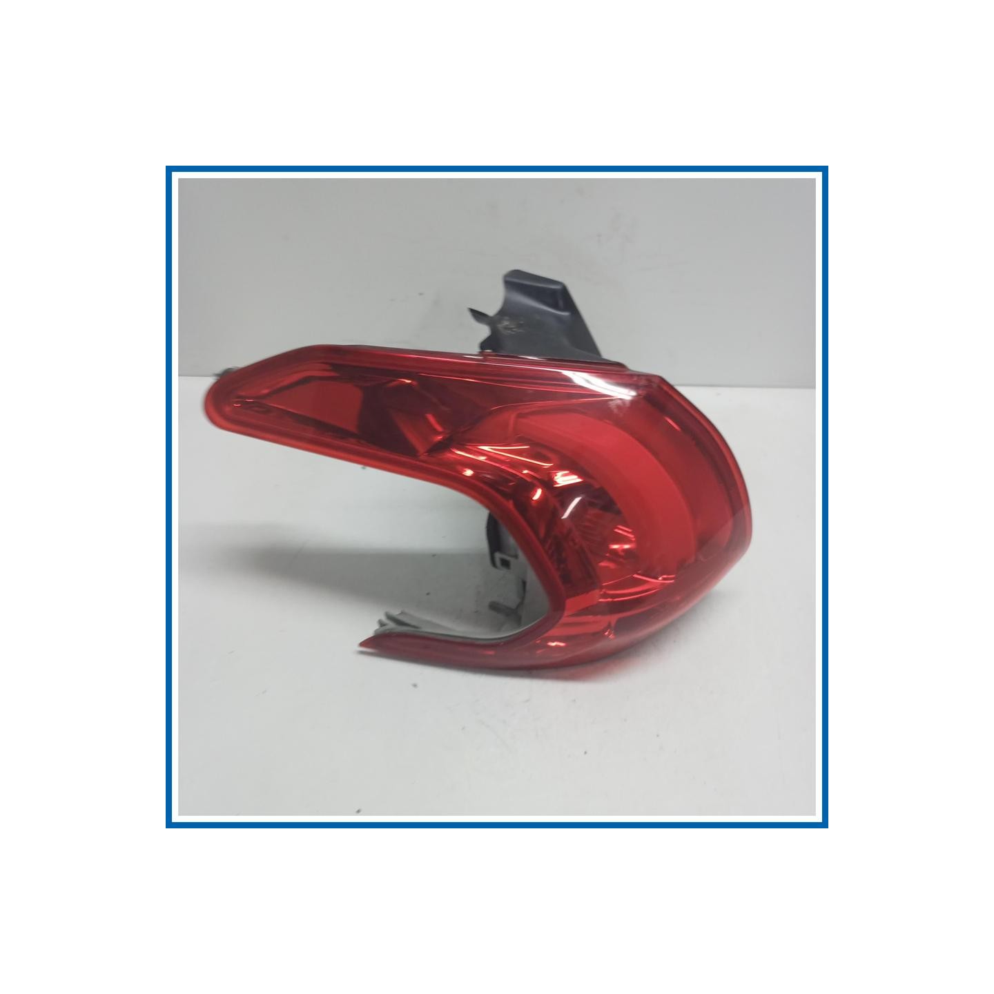 Fanale est. post. sx. PEUGEOT 2008 I