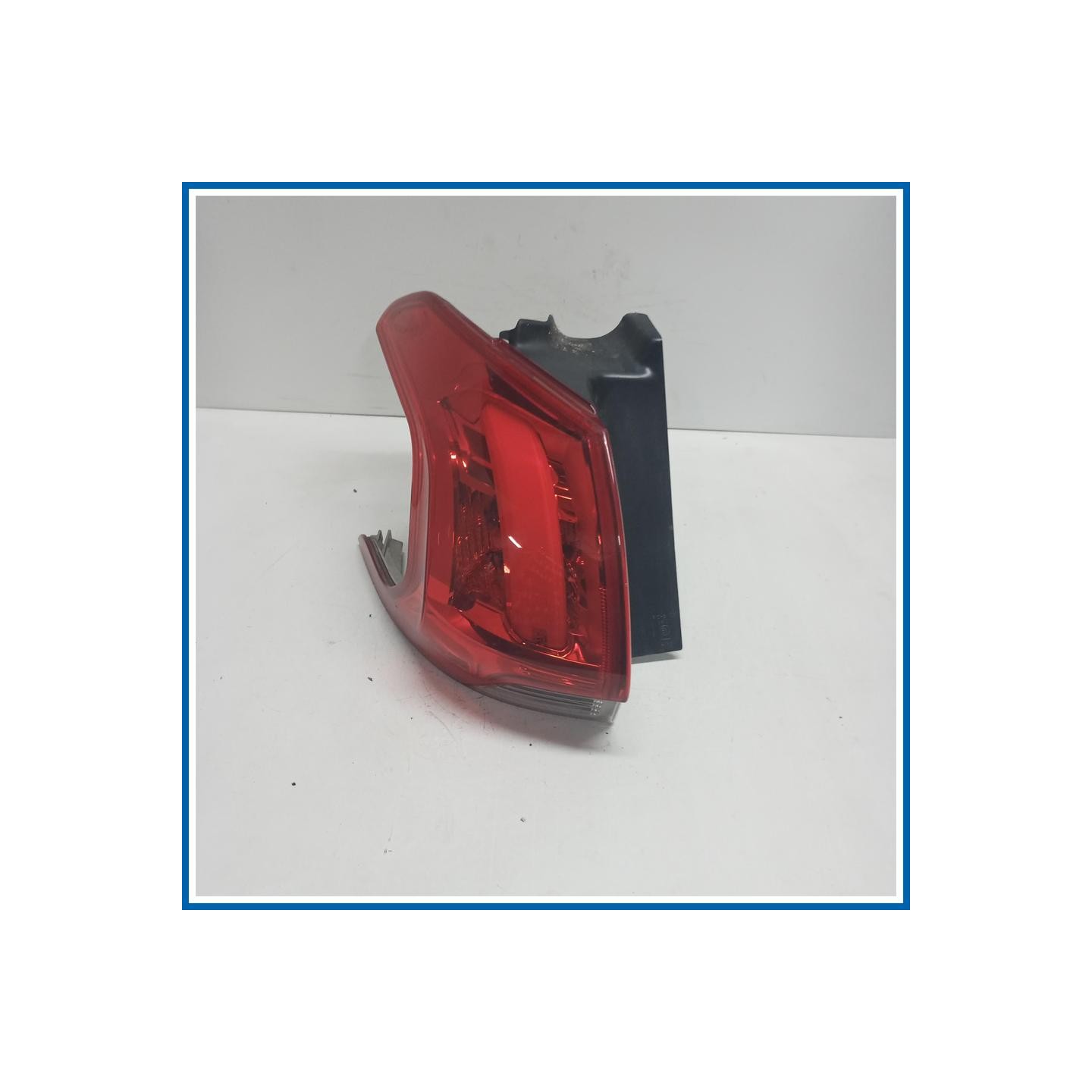 Fanale est. post. sx. PEUGEOT 2008 I
