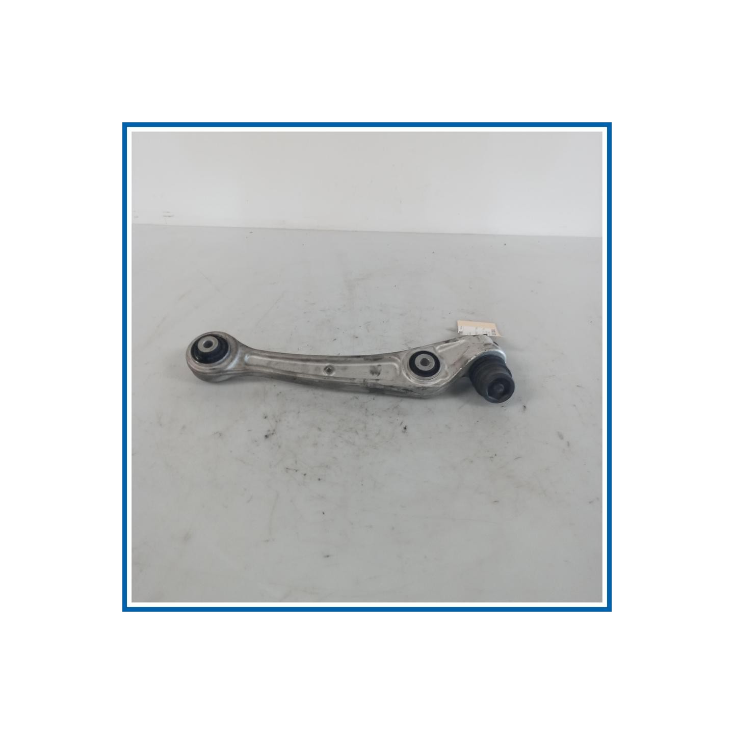 Braccio di supporto inf DX AUDI A4 8K5 Avant