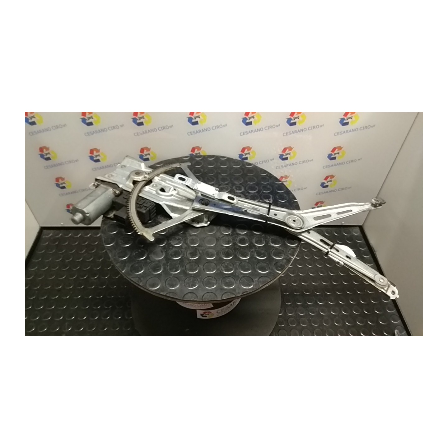 ALZACRISTALLO ELETTR. PORTA ANT. C/MOTORINO SX. 096 OPEL ASTRA (T98) (03/98-09/04) X18XE1 90543917