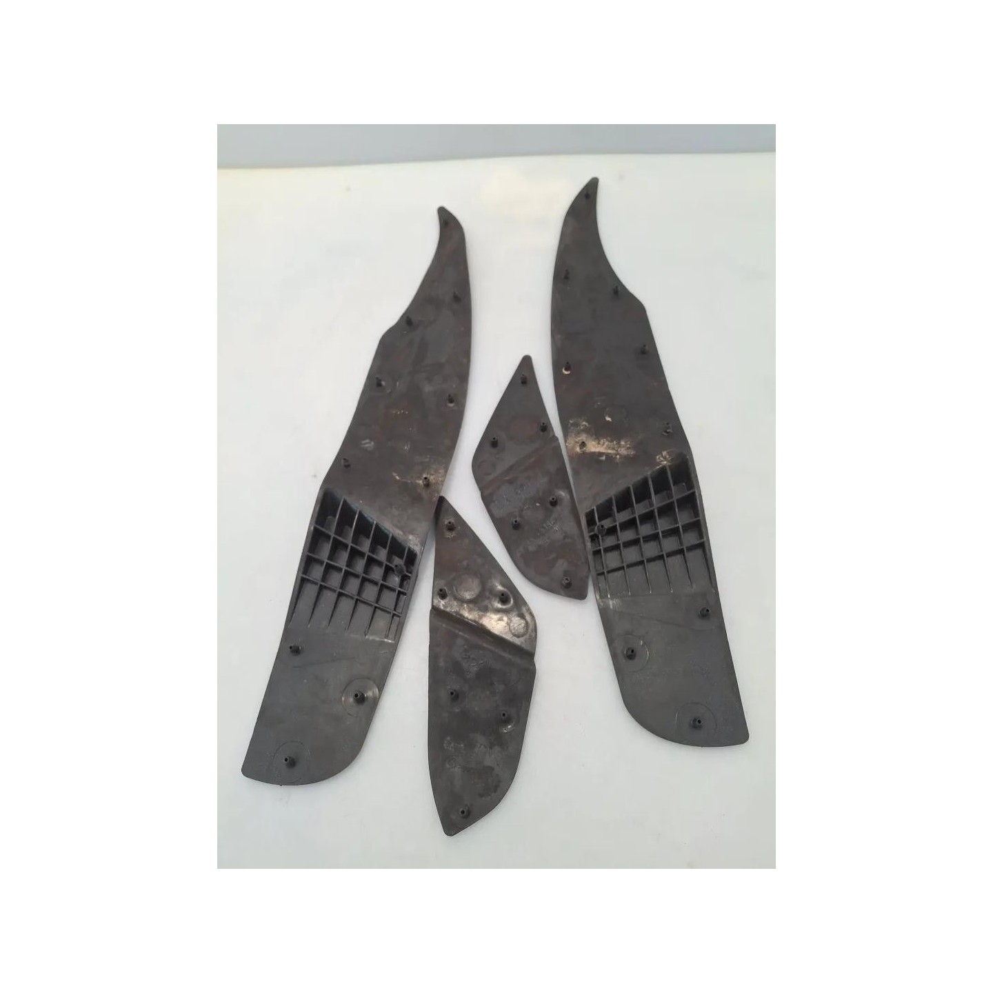 Tappetino in gomma dx. - Aprilia Atlantic (E2) (02-06)