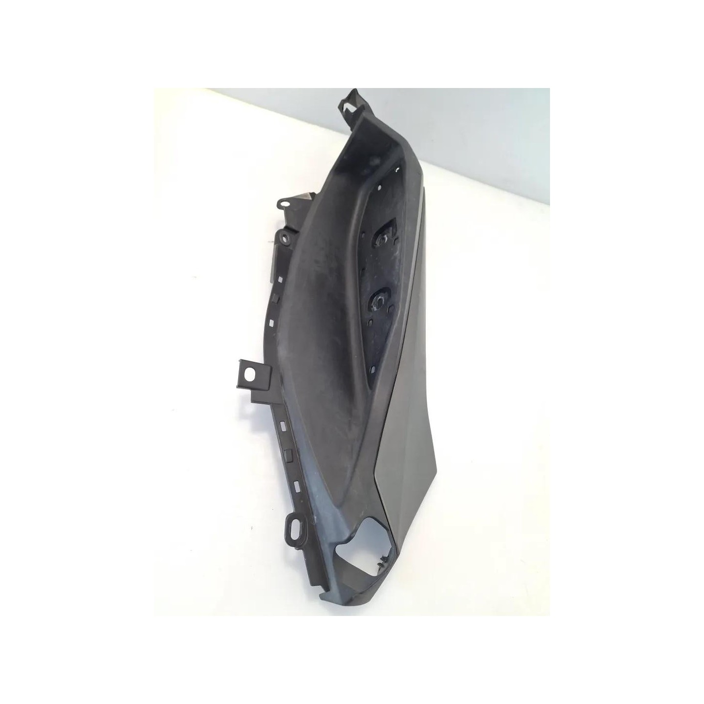 Pavimento appoggiapiedi dx. - Yamaha X-Max 300 (18-21)