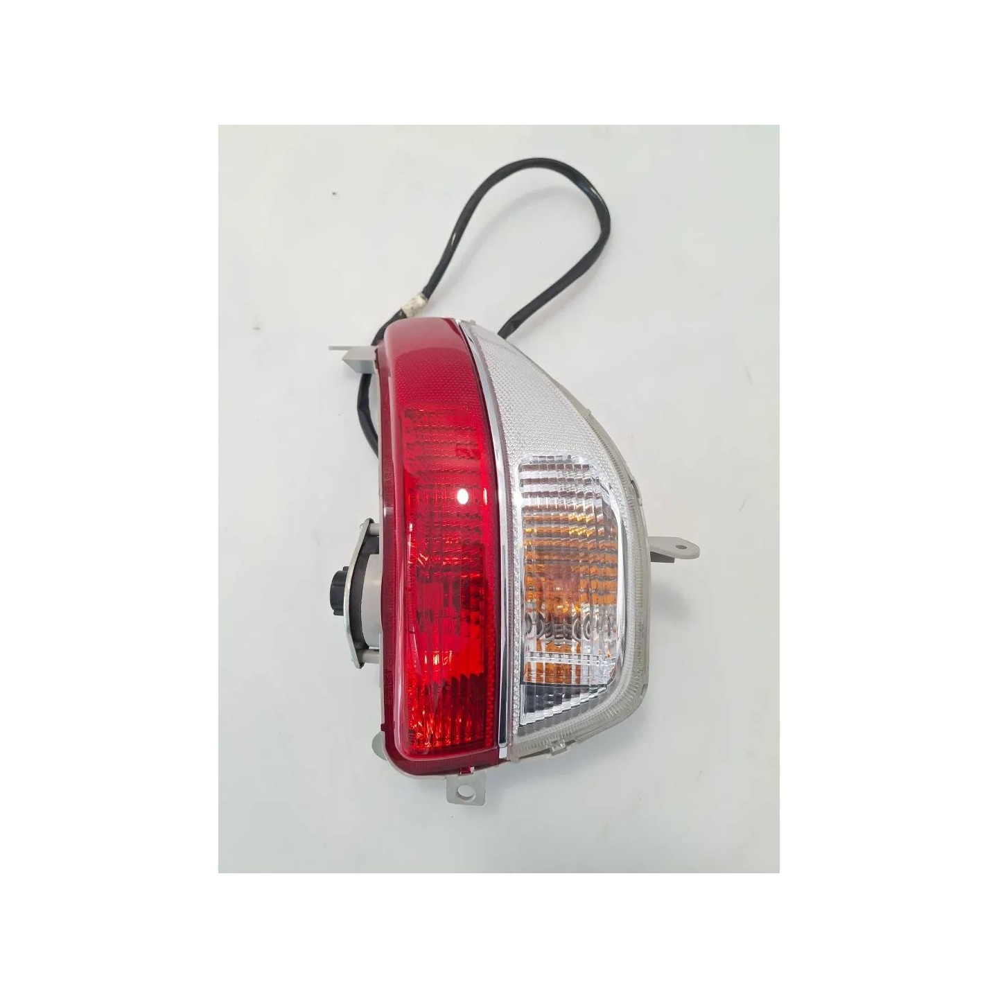 Fanalino post. con indicatori direzione sx. 01/05 - Suzuki AN Burgman 650 (E2)
