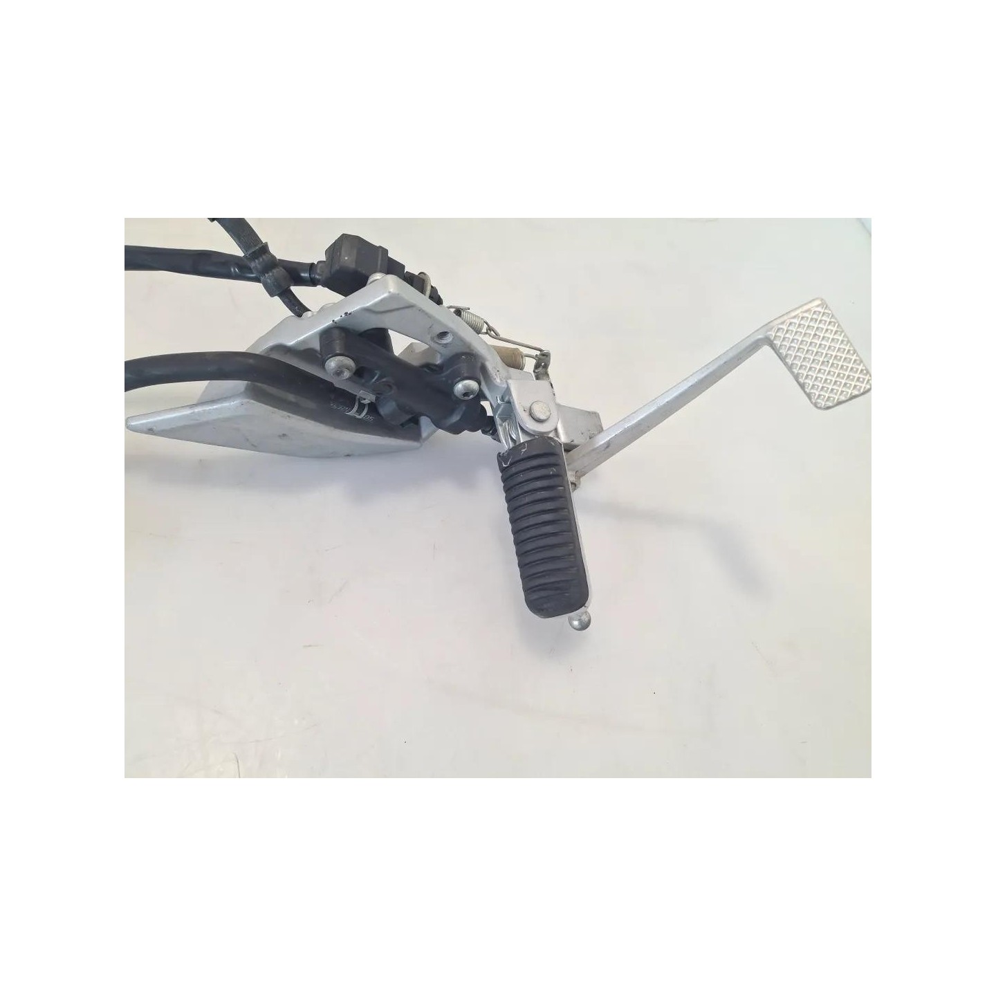 Supporto pedana appoggiapiede ant. dx. 12/19 - Yamaha FJR 1300 (16-)