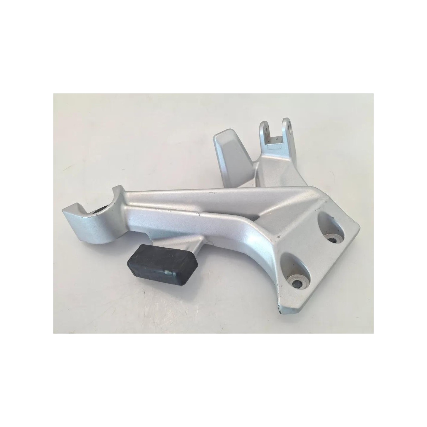 Supporto pedana appoggiapiede post. sx. - Yamaha FJR 1300 (16-)