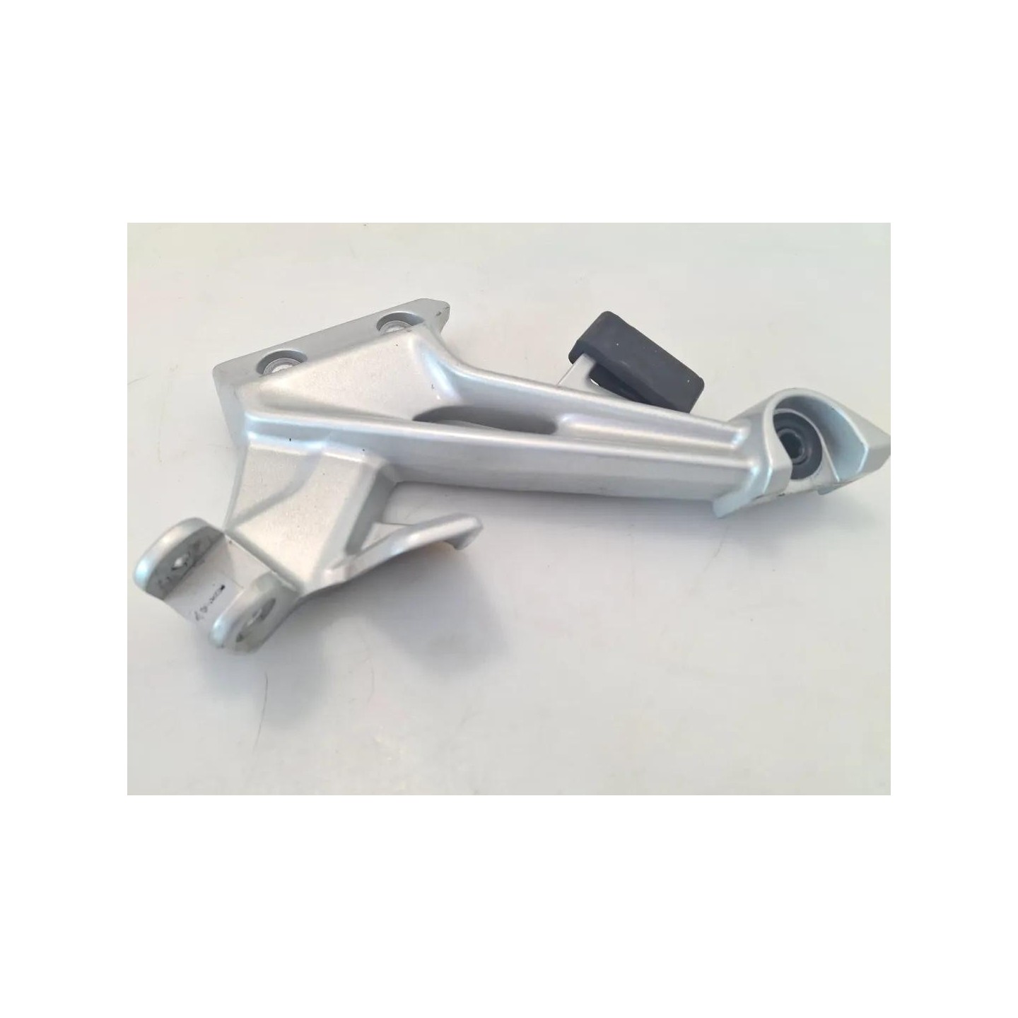 Supporto pedana appoggiapiede post. sx. - Yamaha FJR 1300 (16-)