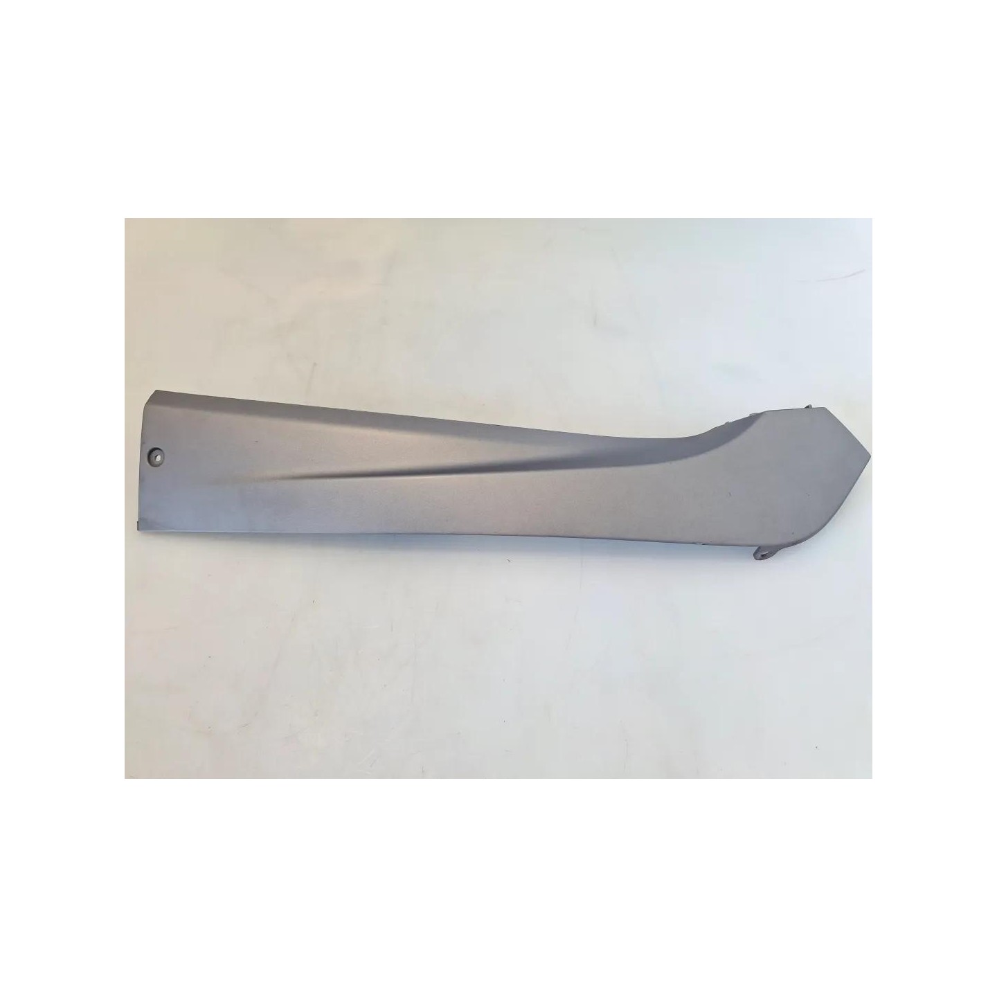 Carenatura fianco post. inf. sx. grigio chiaro opaco gy010u - Sym Symphony 125 (E5+)