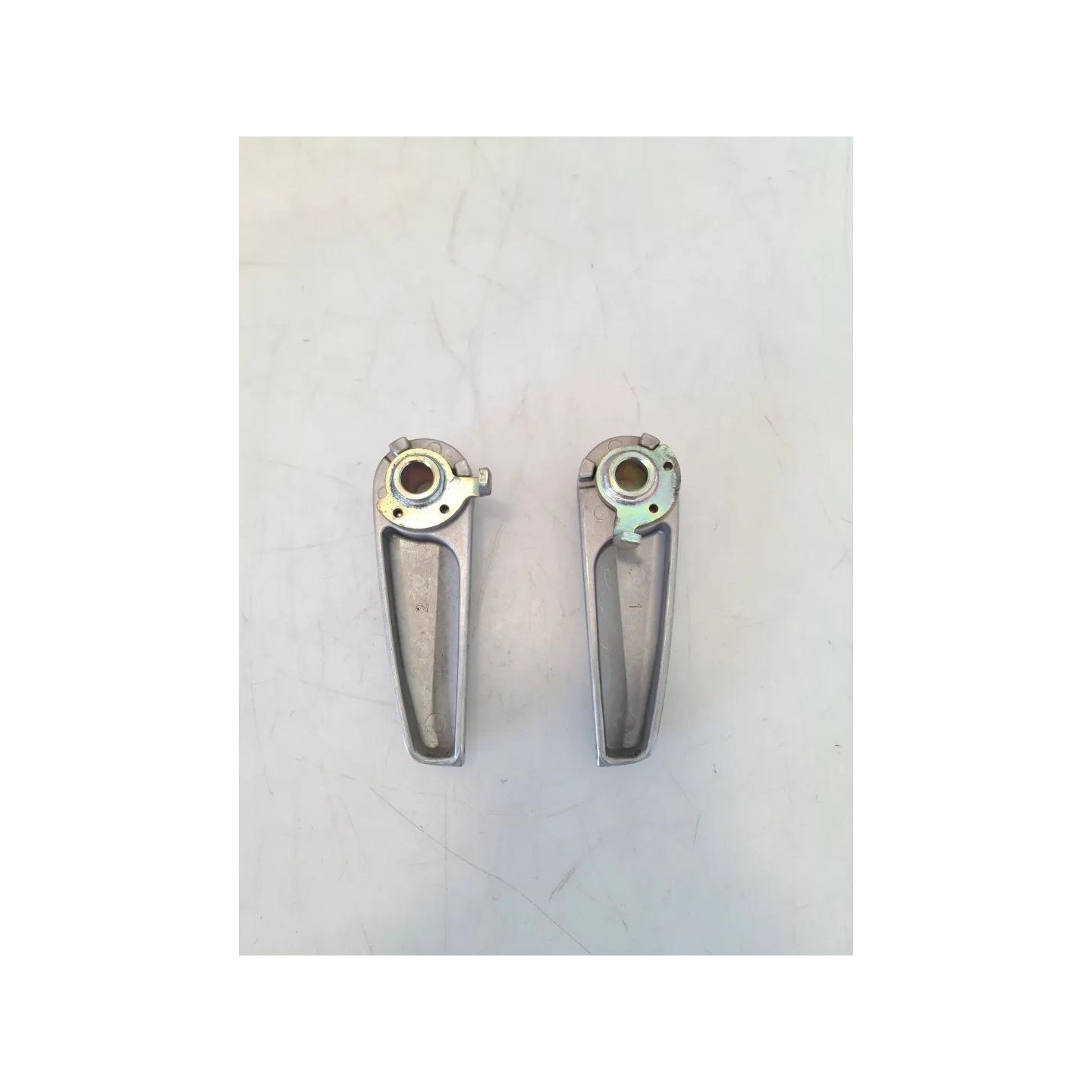 Pedana appoggiapiede post. dx. - Yamaha Xenter