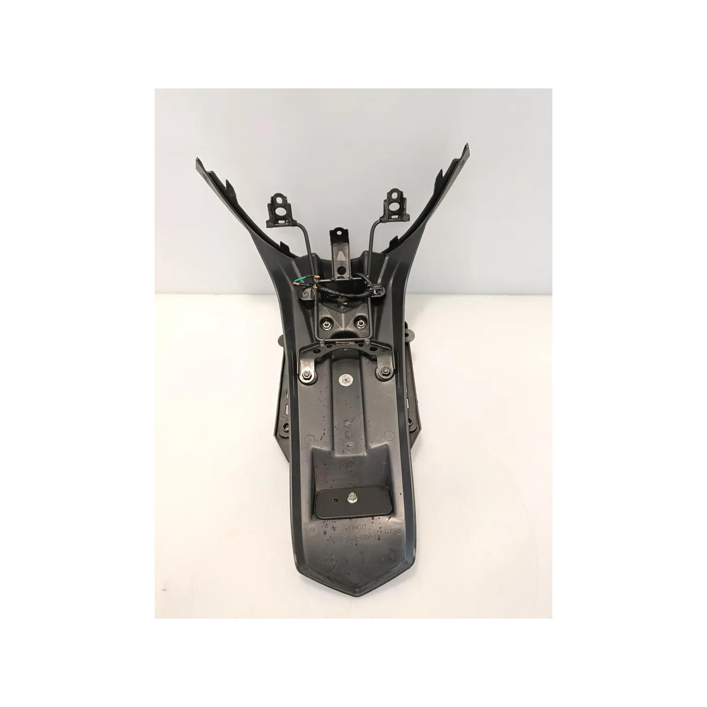 Parafango post. con portatarga - Kymco Agility 150 R16+ (E4)