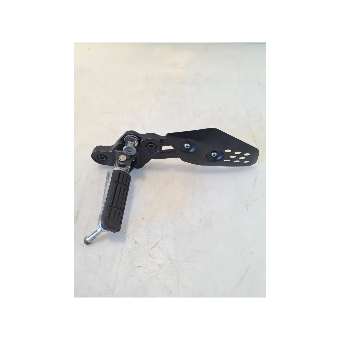 Supporto pedana appoggiapiede ant. sx. - Yamaha MT-07 (E5)