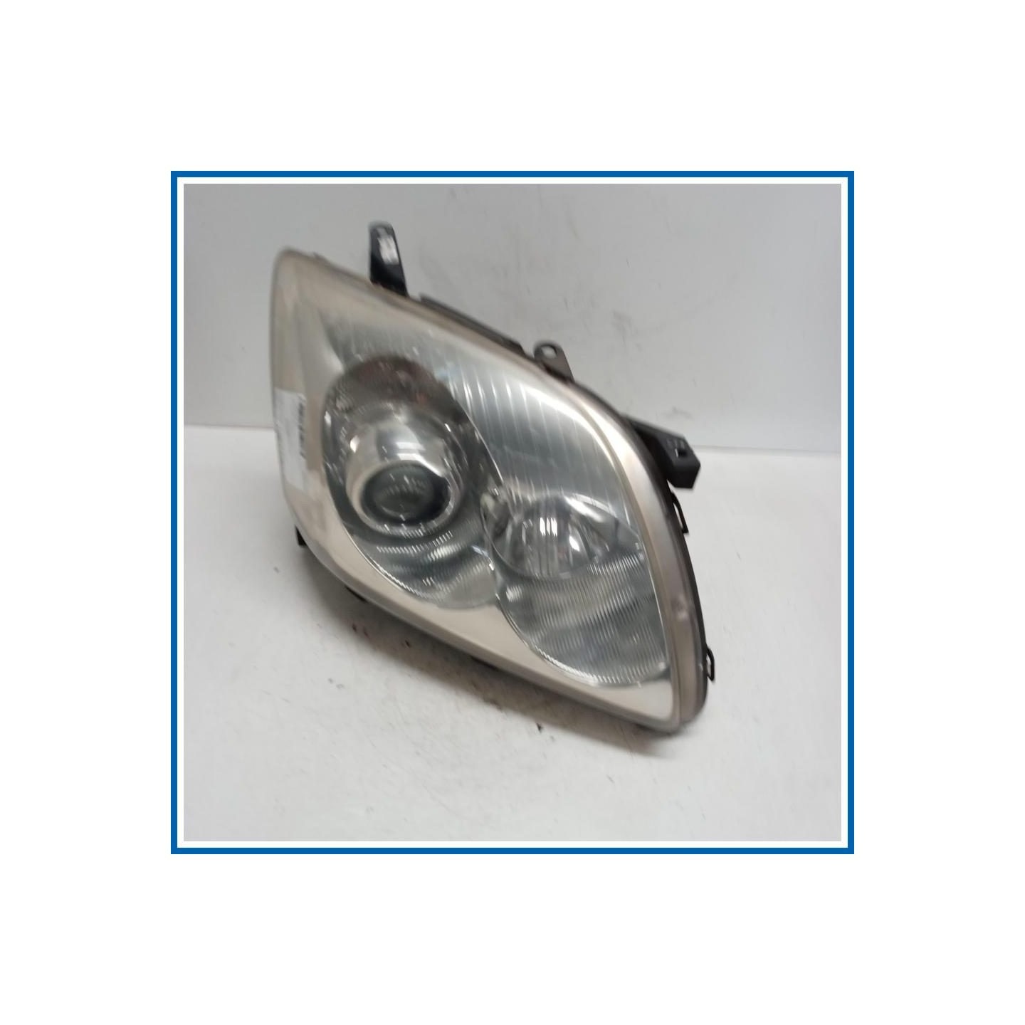 Proiettori anteriori TOYOTA Avensis II SW