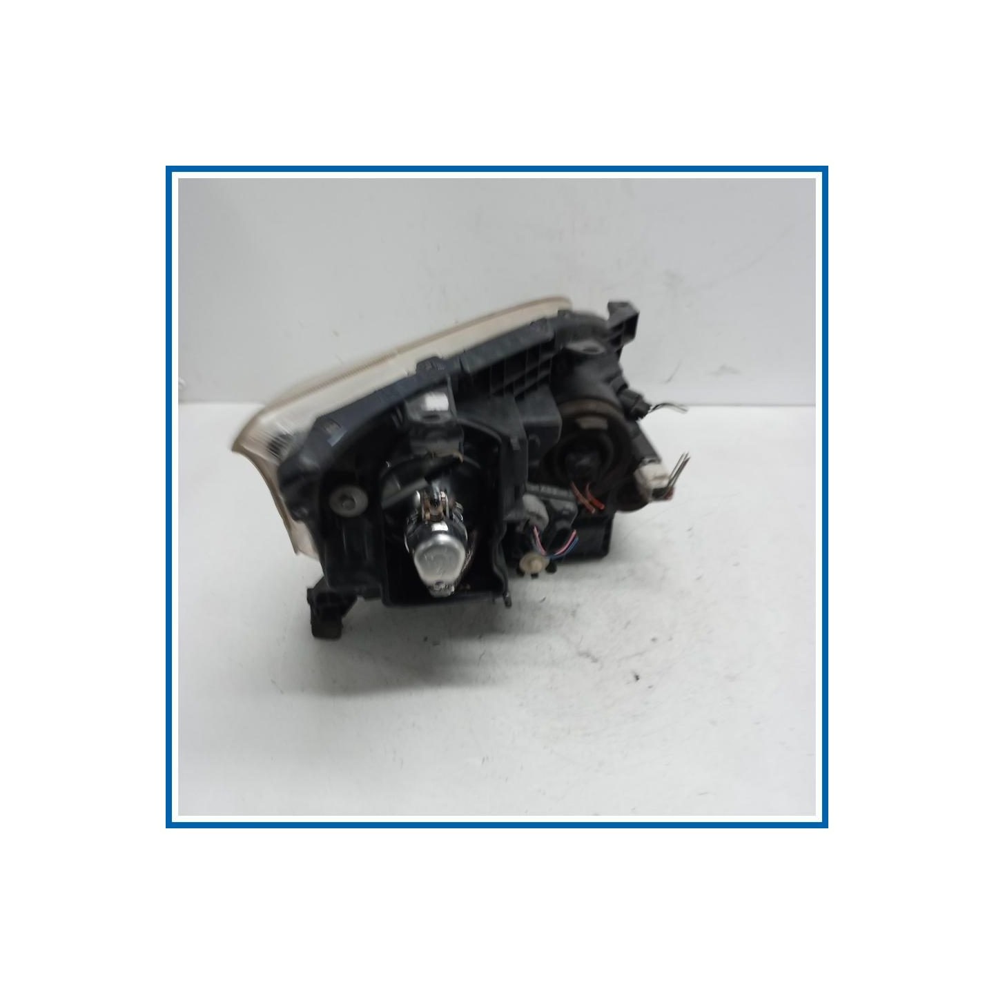 Proiettori anteriori TOYOTA Avensis II SW