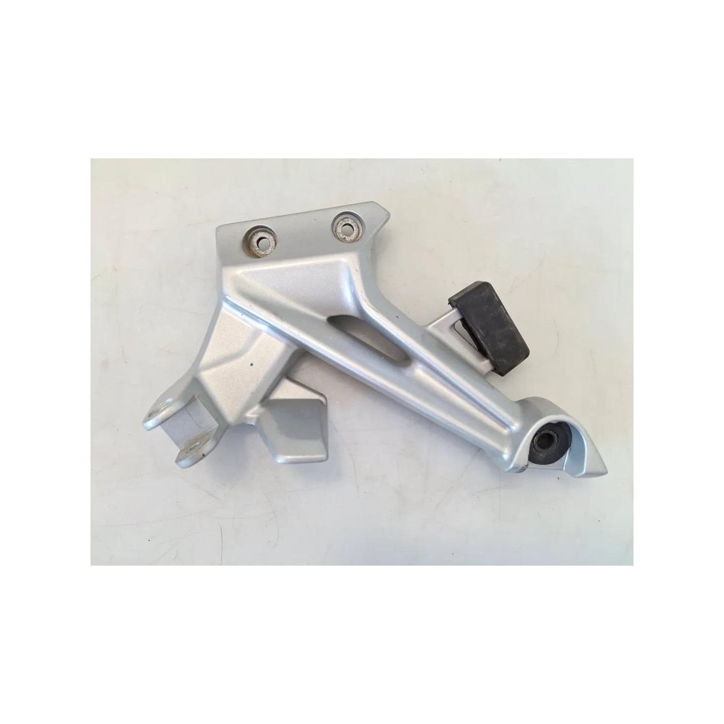Supporto pedana appoggiapiede post. sx. - Yamaha FJR 1300 (16-)
