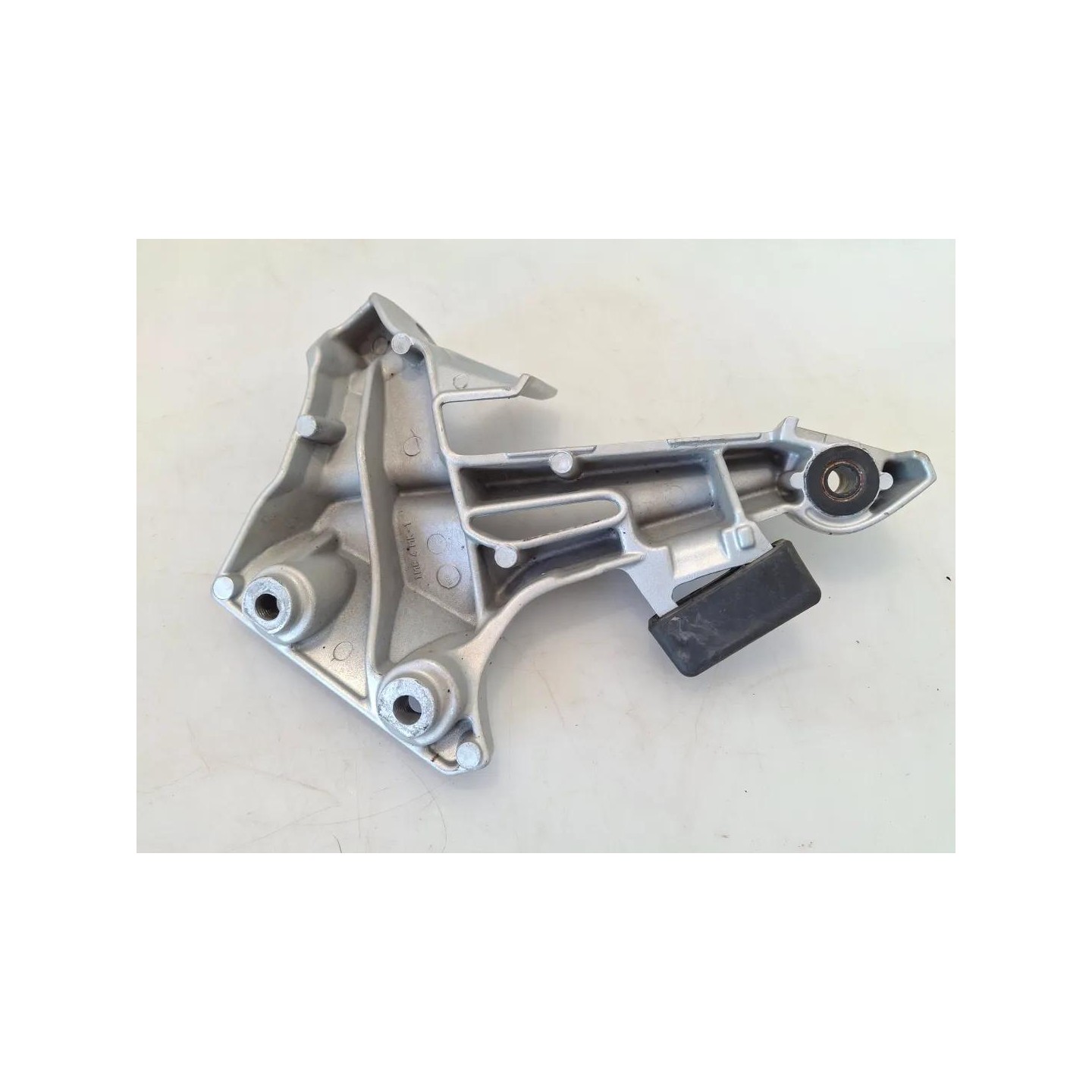 Supporto pedana appoggiapiede post. sx. - Yamaha FJR 1300 (16-)