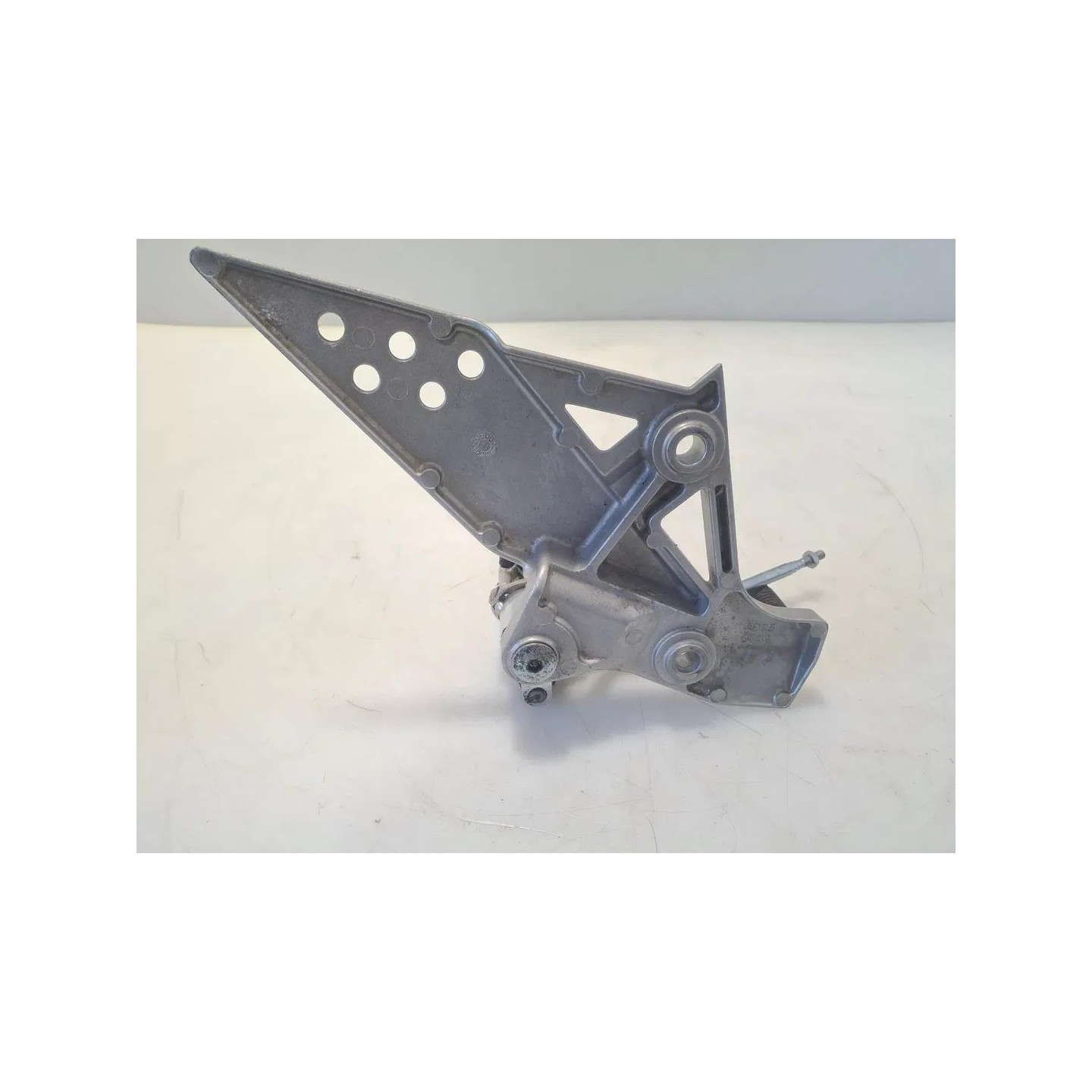 Supporto pedana appoggiapiede anteriore sx Kawasaki Z 750 S