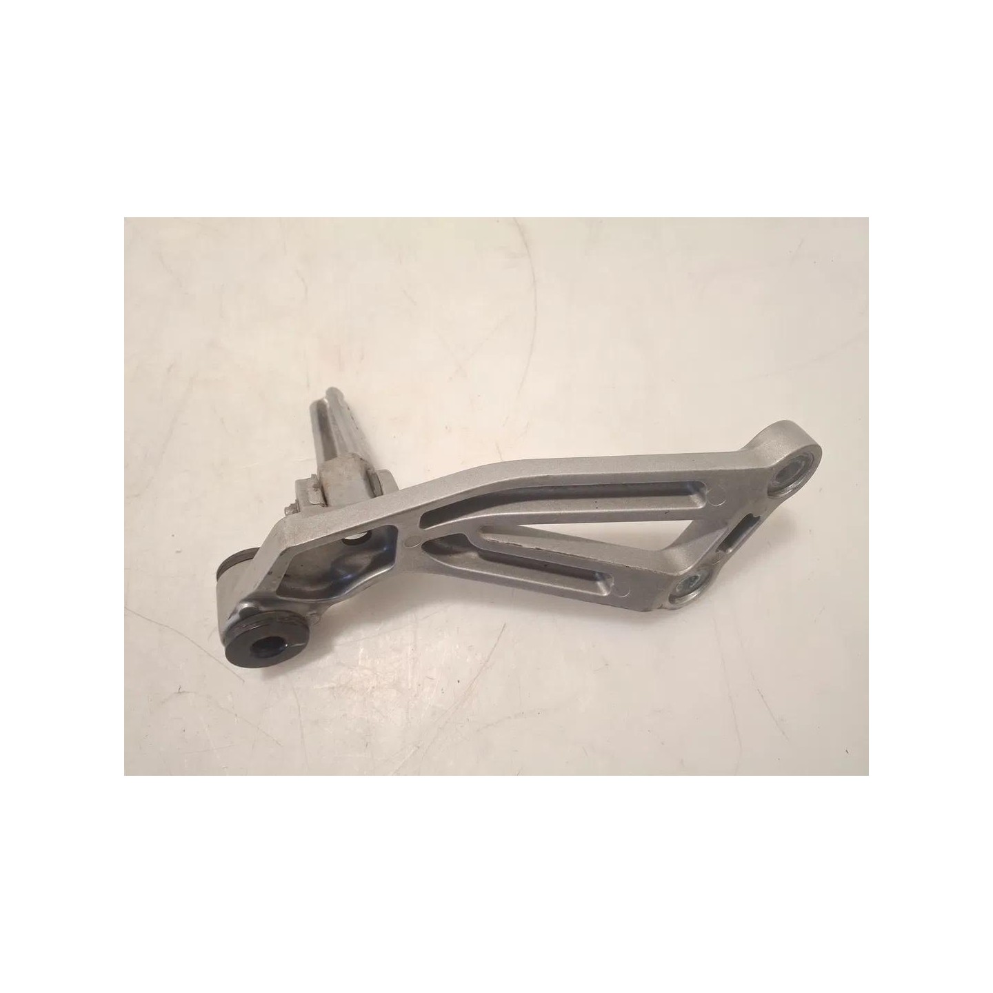 Supporto pedana appoggiapiede posteriore dx Kawasaki Z 750 S