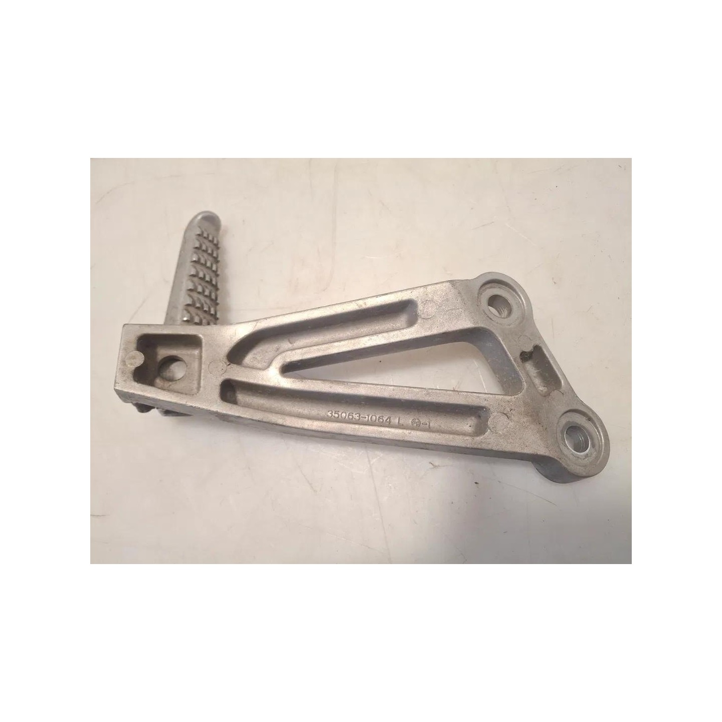 Supporto pedana appoggiapiede posteriore sx Kawasaki Z 750 S