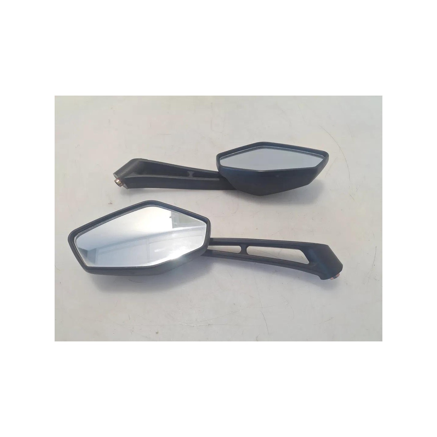 Specchietto lat. dx Aprilia SR 50 (E2) (04-18)