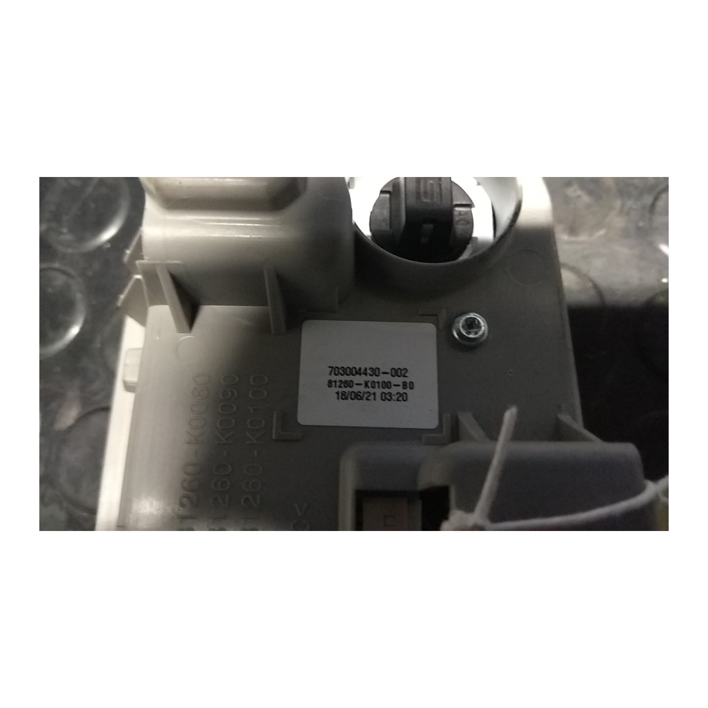 LUCE CORTESIA ANT. TETTO 031 TOYOTA YARIS (02/20-) 1KR 81260K0100C0