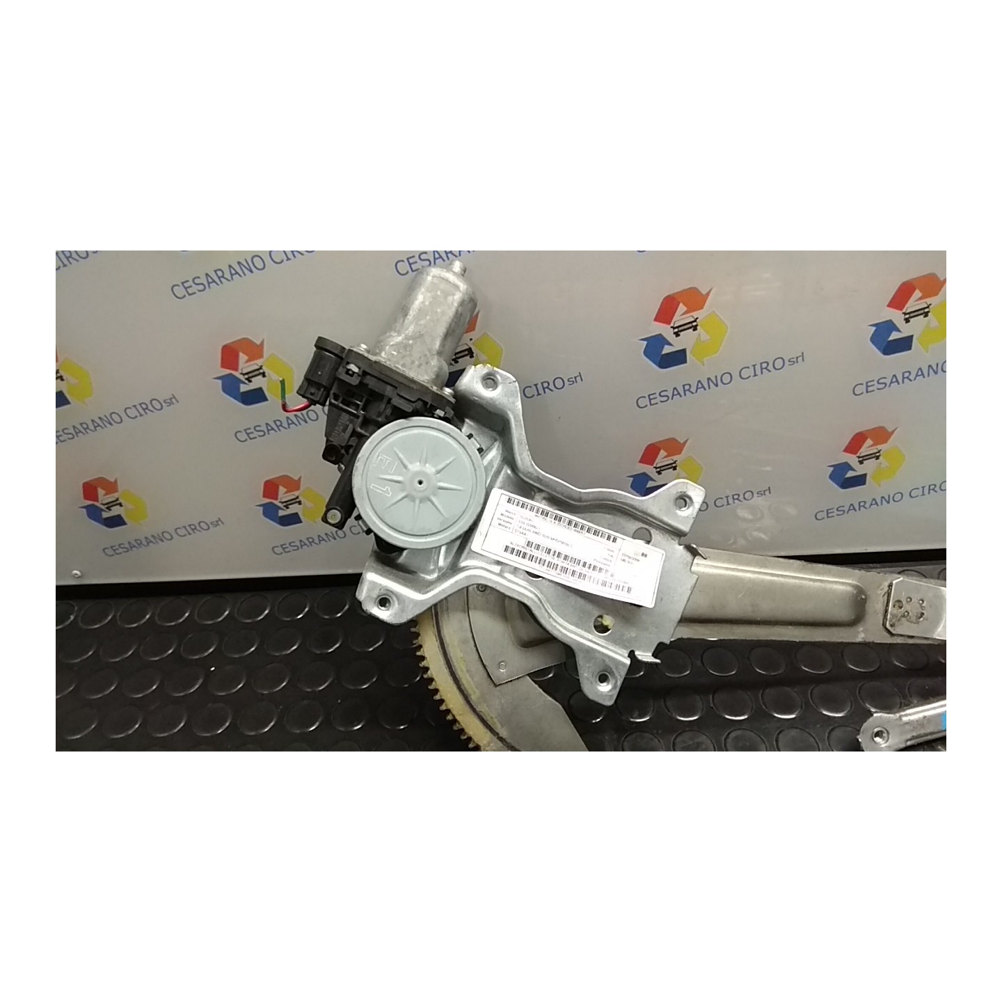 ALZACRISTALLO ELETTR. PORTA ANT. GL,GLX DX. 057 SUZUKI SX4 (03/06-) D19AA 8341079J11000