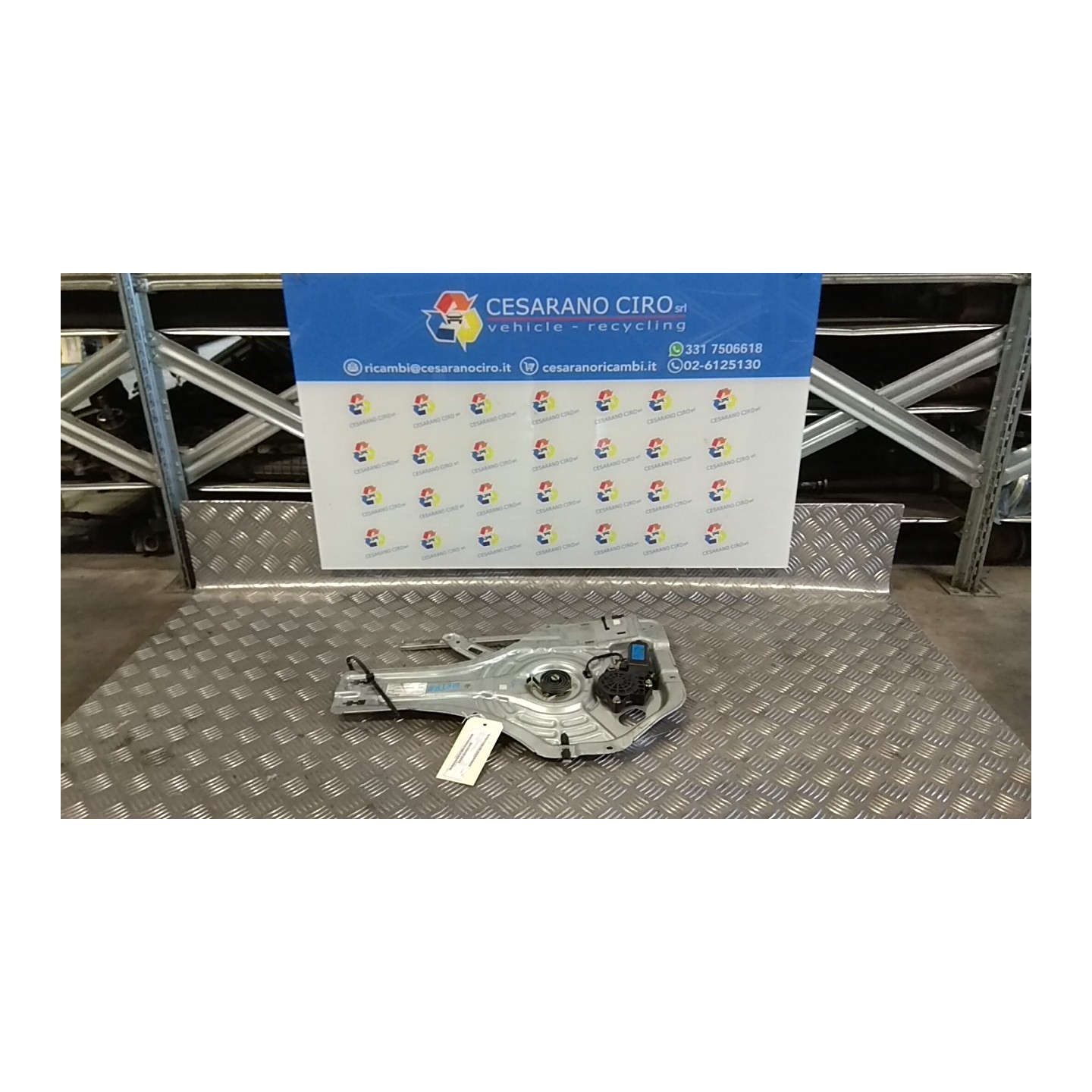 ALZACRISTALLO ELETTR. PORTA POST. SX. 106 HYUNDAI TUCSON (07/04-10/10) D4EA 834052E000