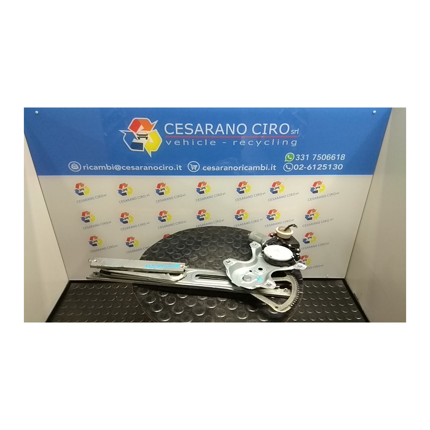 ALZACRISTALLO ELETTR. PORTA ANT. C/MOTORINO SX. 024 TOYOTA YARIS (11/05-02/12) 1KRFE 698200D041