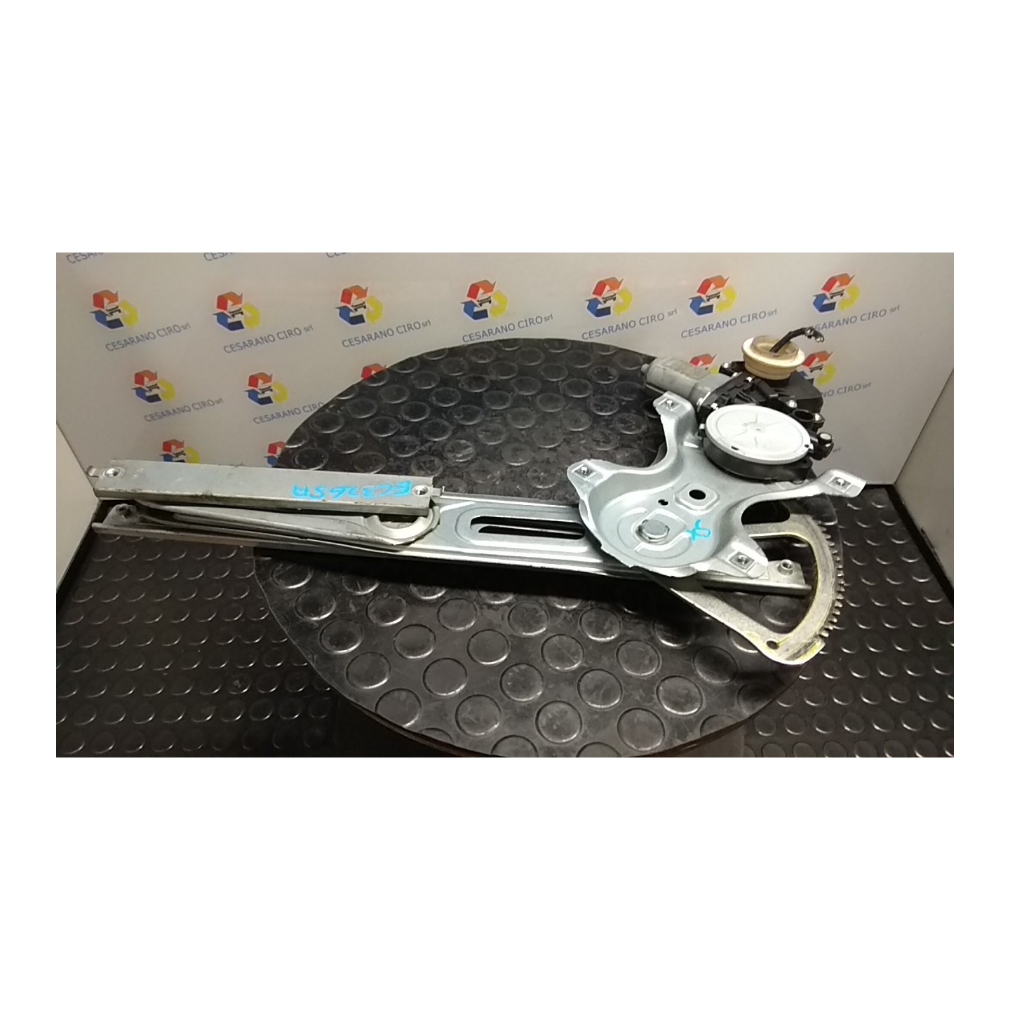 ALZACRISTALLO ELETTR. PORTA ANT. C/MOTORINO SX. 024 TOYOTA YARIS (11/05-02/12) 1KRFE 698200D041