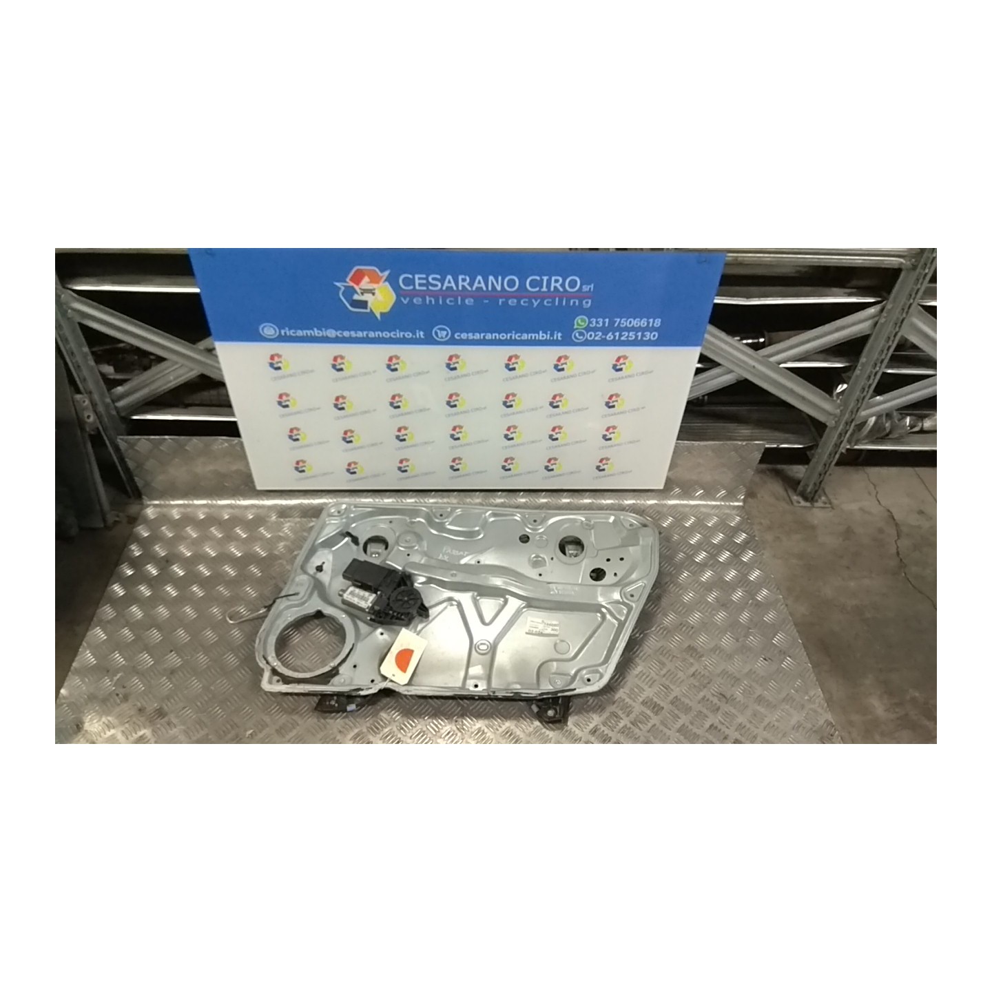 ALZACRISTALLO ELETTR. PORTA ANT. DX. 038 VOLKSWAGEN PASSAT (3B) (10/00-03/06) AWX 3B1837462