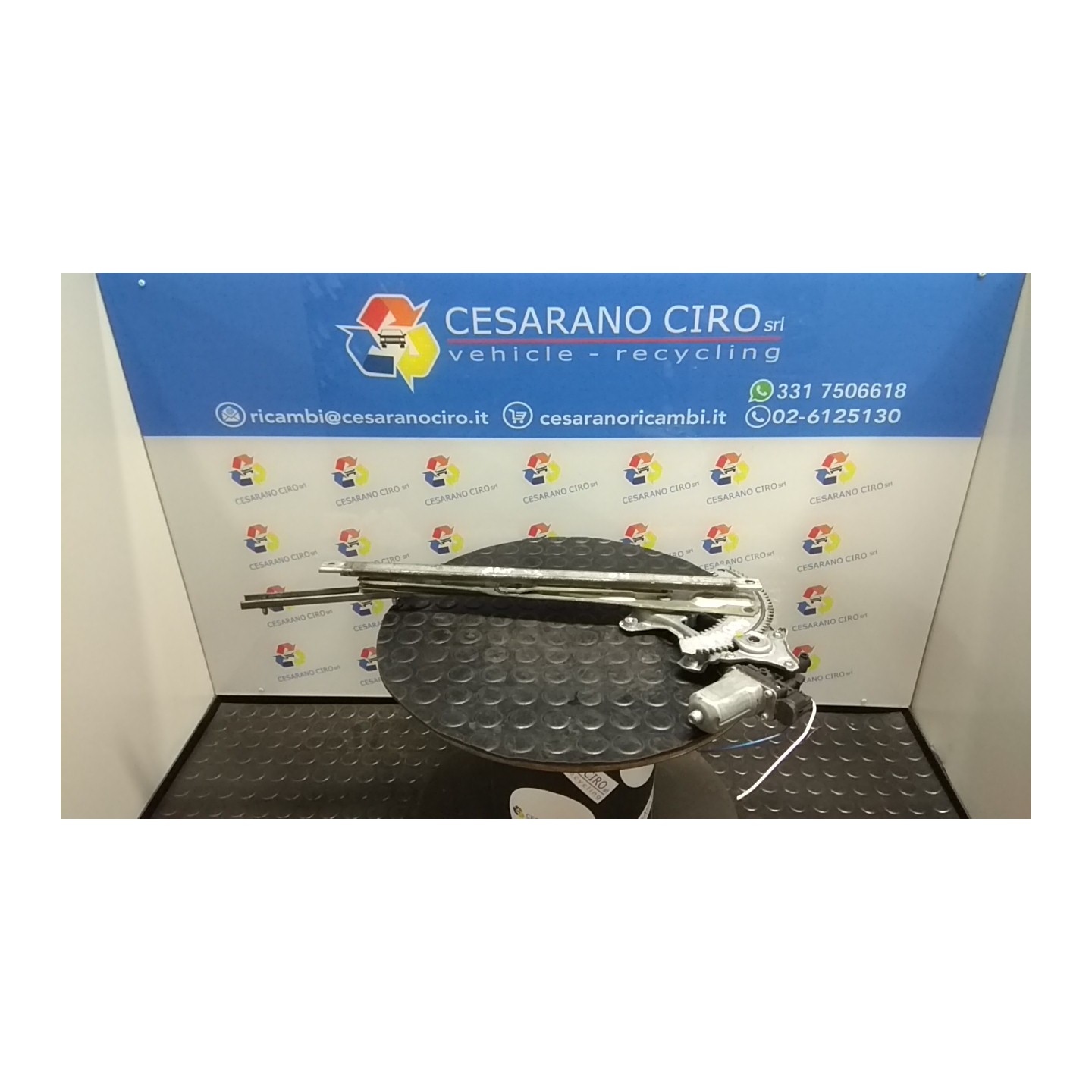 ALZACRISTALLO ELETTR. PORTA ANT. SX. 046 DAIHATSU SIRION 2A SERIE (01/05-) 1KR 69802B1010