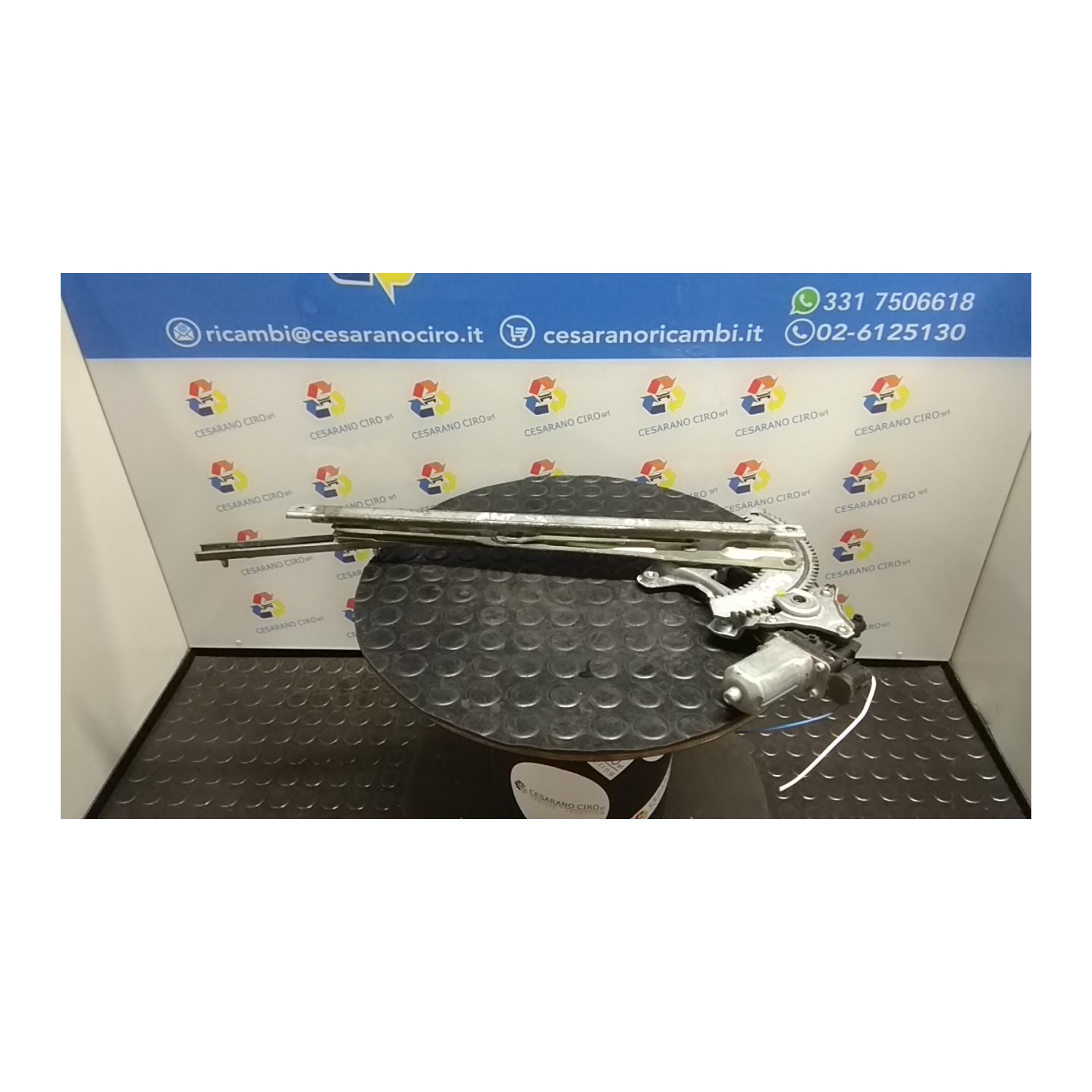 ALZACRISTALLO ELETTR. PORTA ANT. SX. 046 DAIHATSU SIRION 2A SERIE (01/05-) 1KR 69802B1010