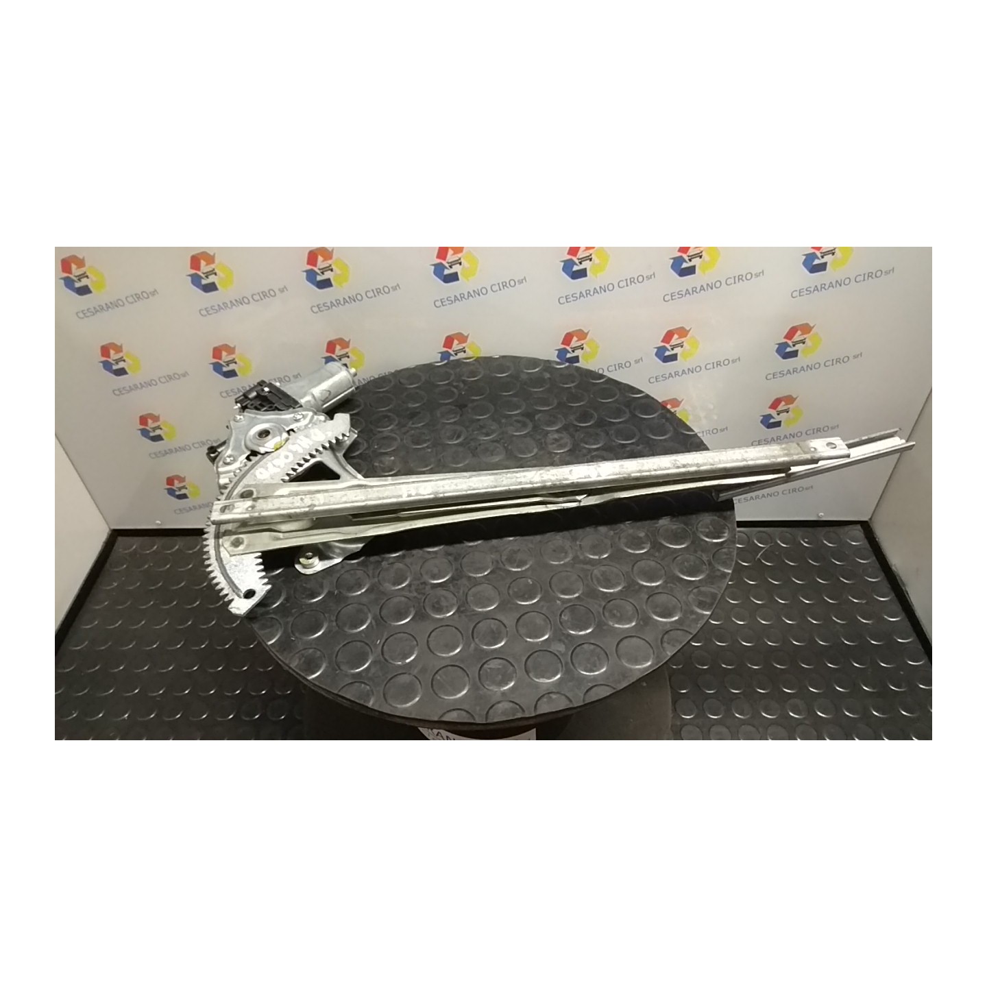 ALZACRISTALLO ELETTR. PORTA ANT. SX. 046 DAIHATSU SIRION 2A SERIE (01/05-) 1KR 69802B1010