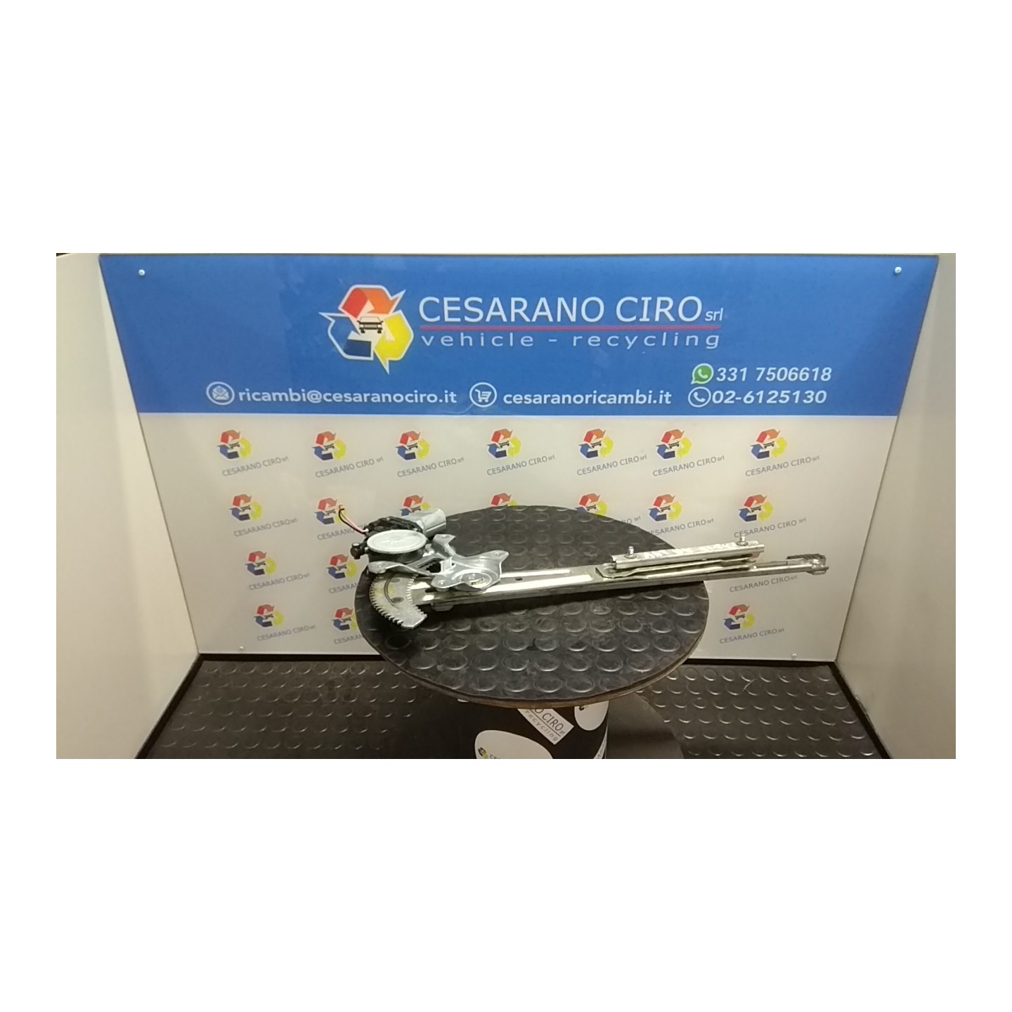 ALZACRISTALLO ELETTR. PORTA ANT. DX. 047 DAIHATSU SIRION 2A SERIE (01/05-) 1KR 69801B1010