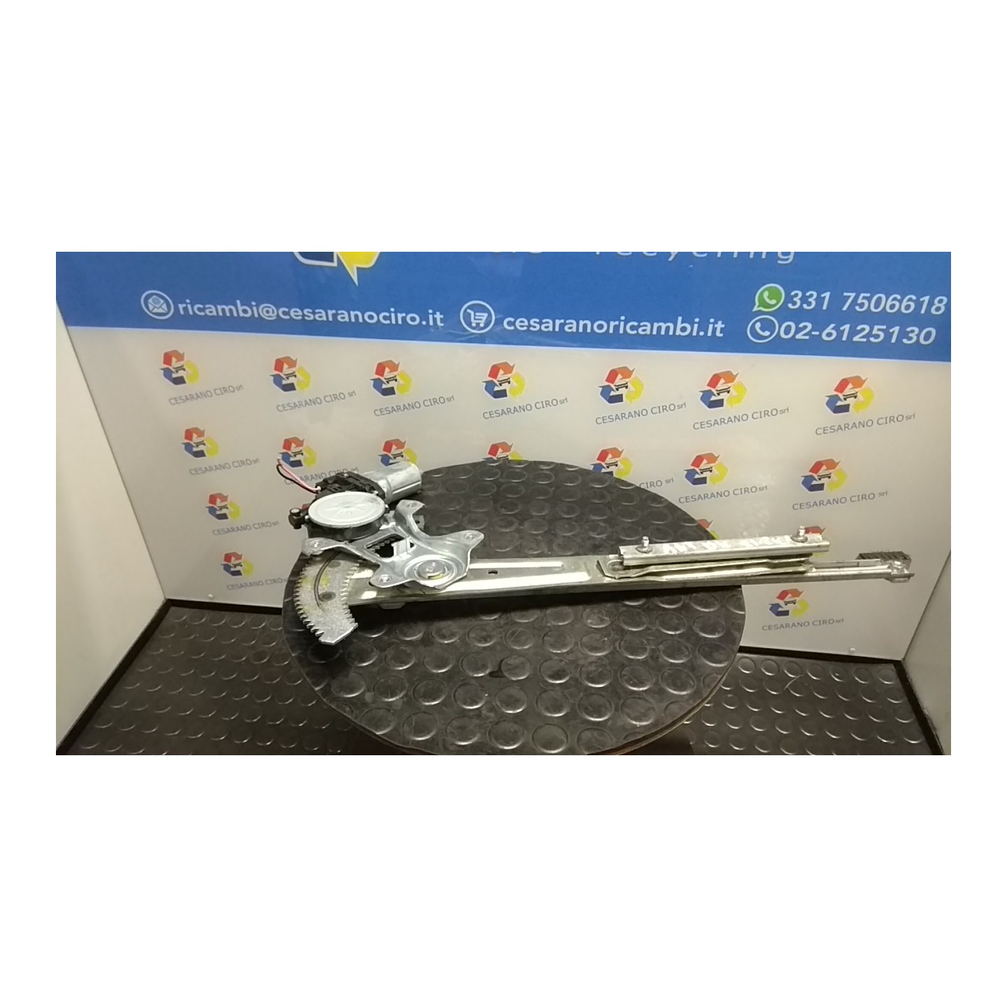 ALZACRISTALLO ELETTR. PORTA ANT. DX. 047 DAIHATSU SIRION 2A SERIE (01/05-) 1KR 69801B1010