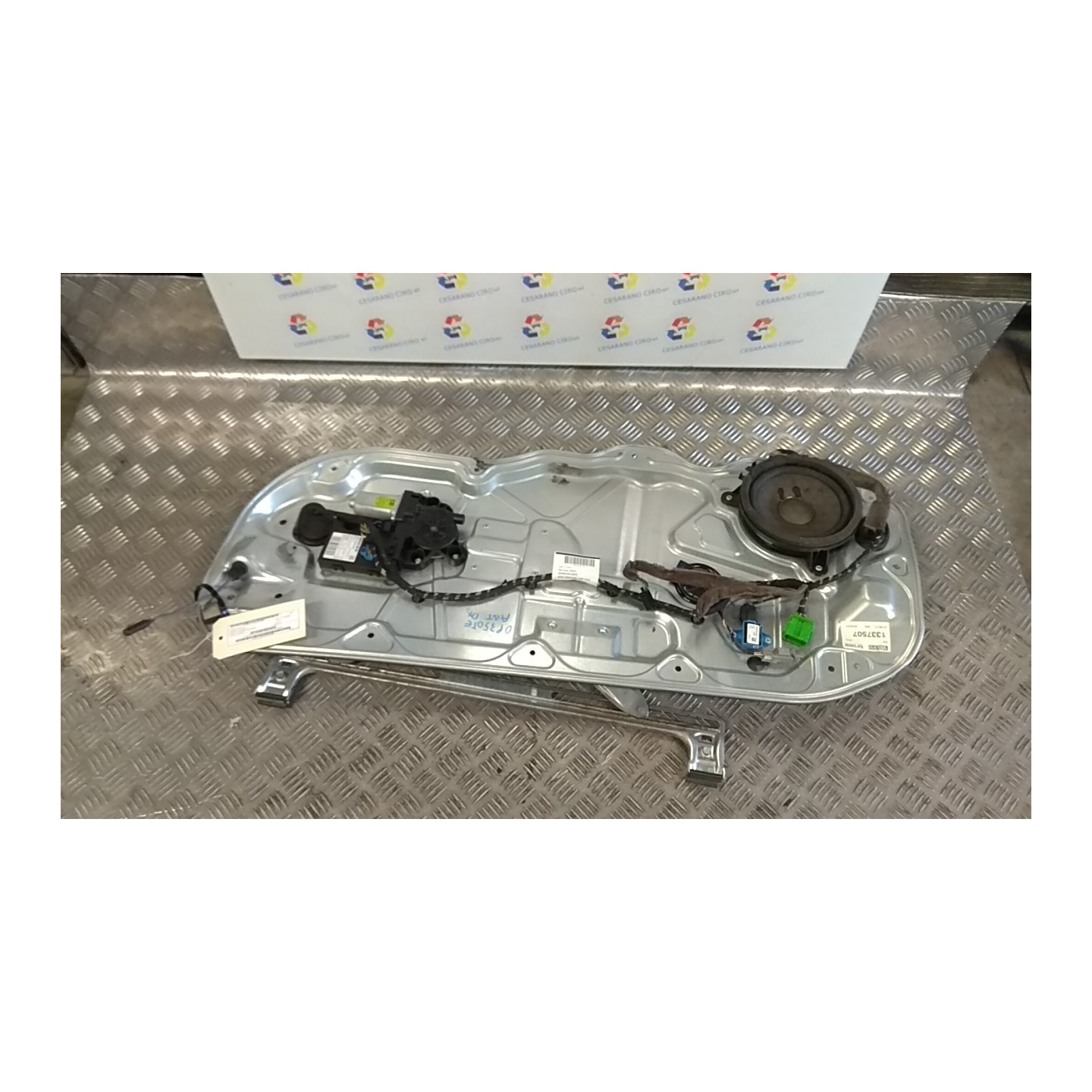 ALZACRISTALLO ELETTR. PORTA ANT. DX. 071 VOLVO C30 (10/06-) D4164T 30784510