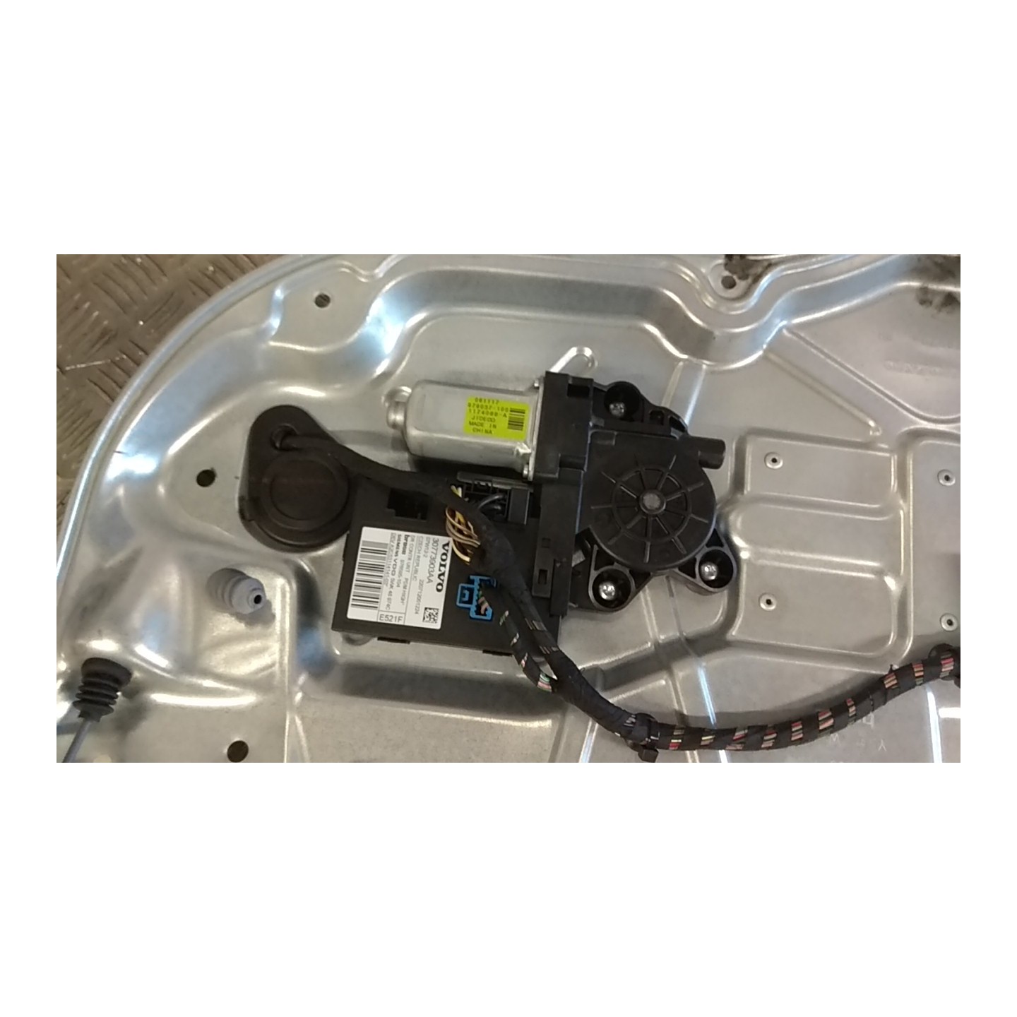 ALZACRISTALLO ELETTR. PORTA ANT. DX. 071 VOLVO C30 (10/06-) D4164T 30784510