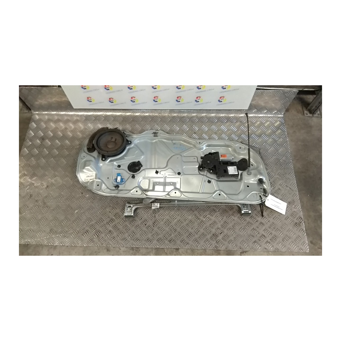 ALZACRISTALLO ELETTR. PORTA ANT. SX. 072 VOLVO C30 (10/06-) D4164T 30784509