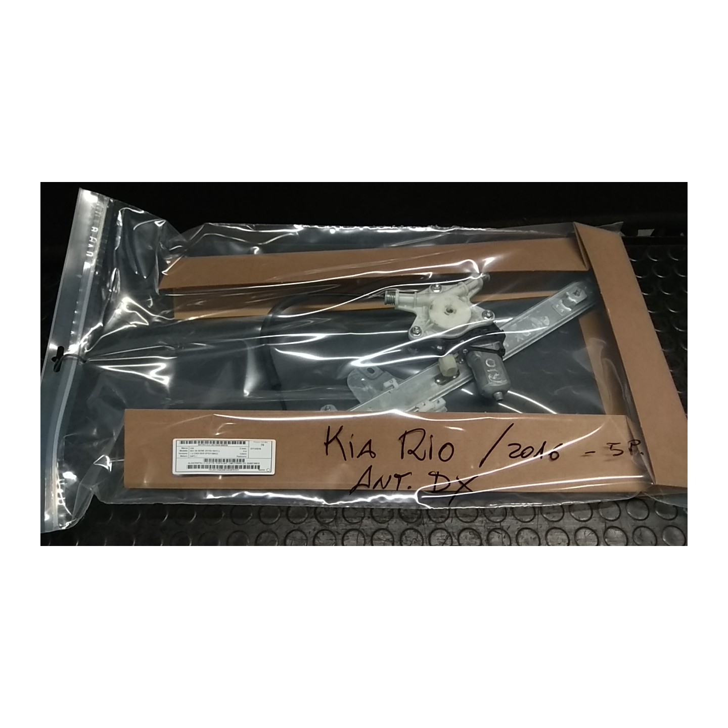 ALZACRISTALLO ELETTR. PORTA ANT. C/MOTORINO DX. 030 KIA RIO 3A SERIE (01/15-10/17) D4FC 824021W010