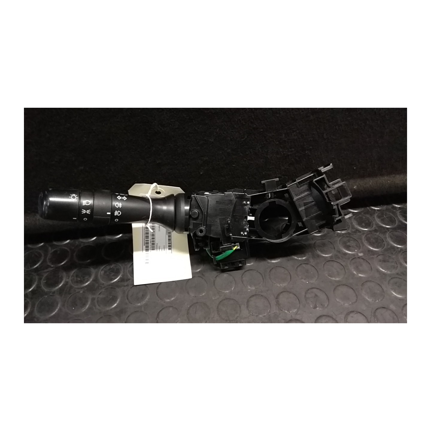 BLOCCO COMANDO VOLANTE LUCI LOUNG STYLE 027 TOYOTA YARIS (09/11-) 1NZ-FXE 8414042101