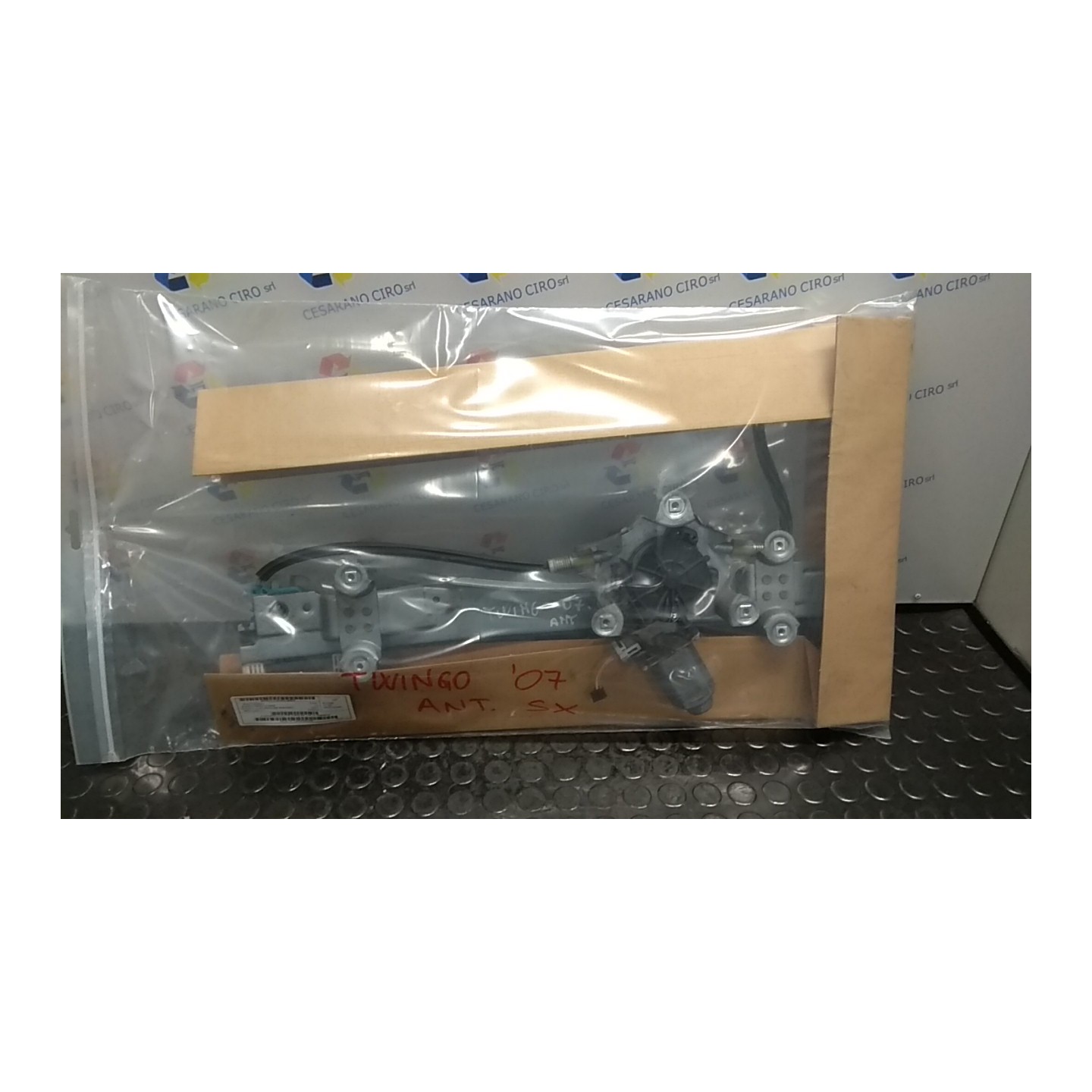 ALZACRISTALLO ELETTR. PORTA ANT. CON SX. 029 RENAULT TWINGO 2A SERIE (06/07-02/12) D4FJ7 8200384743