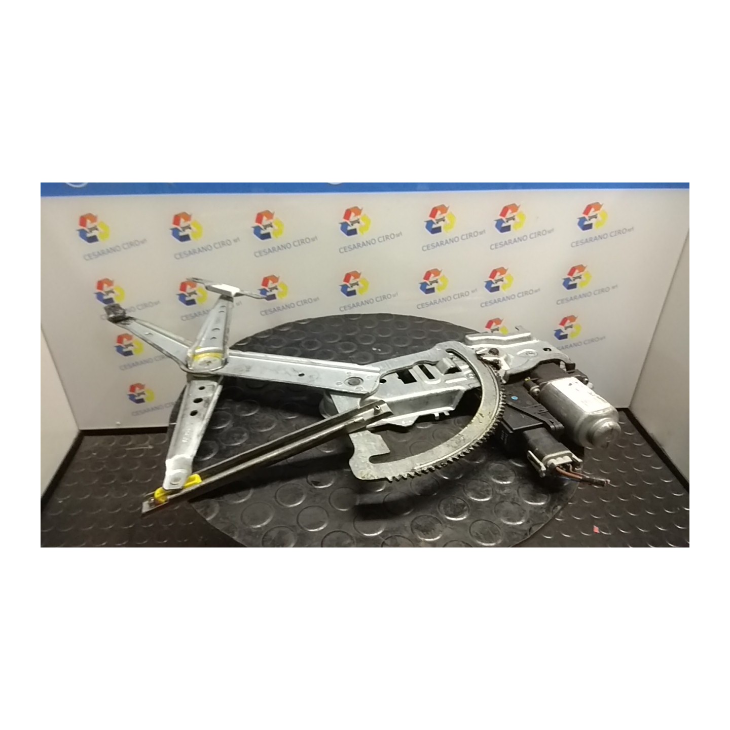 ALZACRISTALLO ELETTR. PORTA ANT. DX. 033 OPEL CORSA (X01) (10/00-06/06) Z10XE 93186825