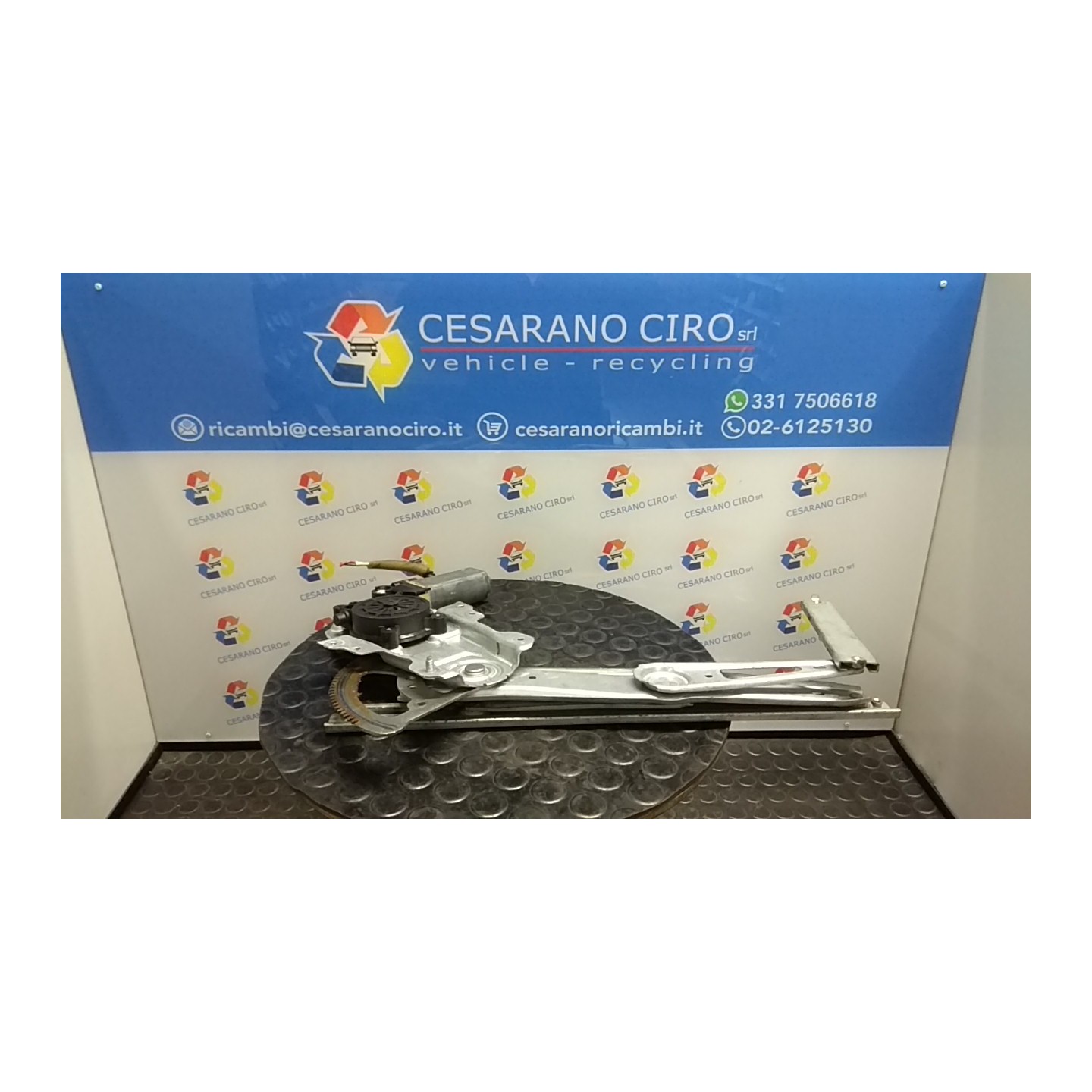 ALZACRISTALLO PORTA ANT. ELETTRICO DX. 056 TOYOTA YARIS (10/01-11/05)     (FRP) 1SZFE 698100D010