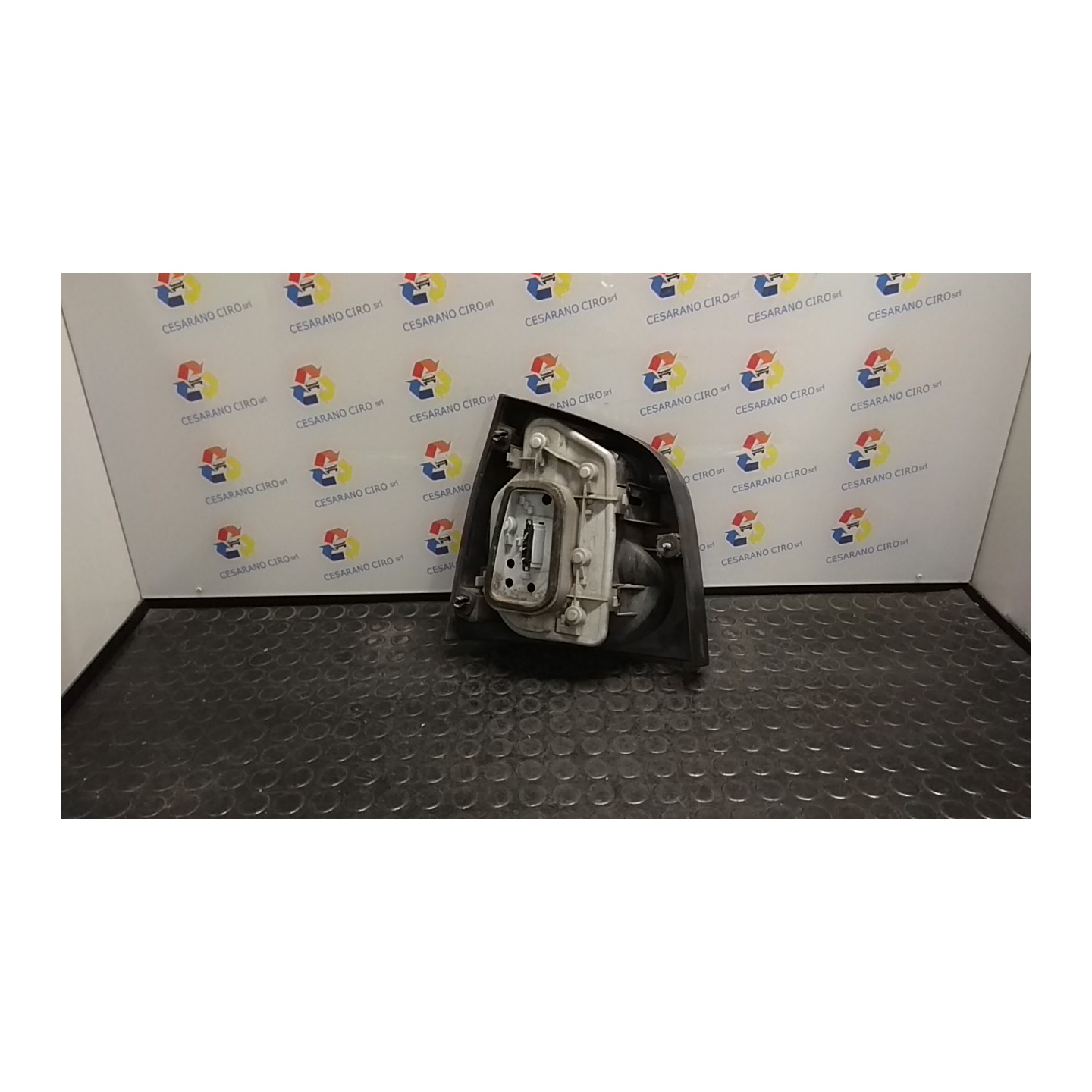 FANALE POST. DX. 052 VOLKSWAGEN POLO (9N) (10/01-03/05) AMF 6Q6945096Q