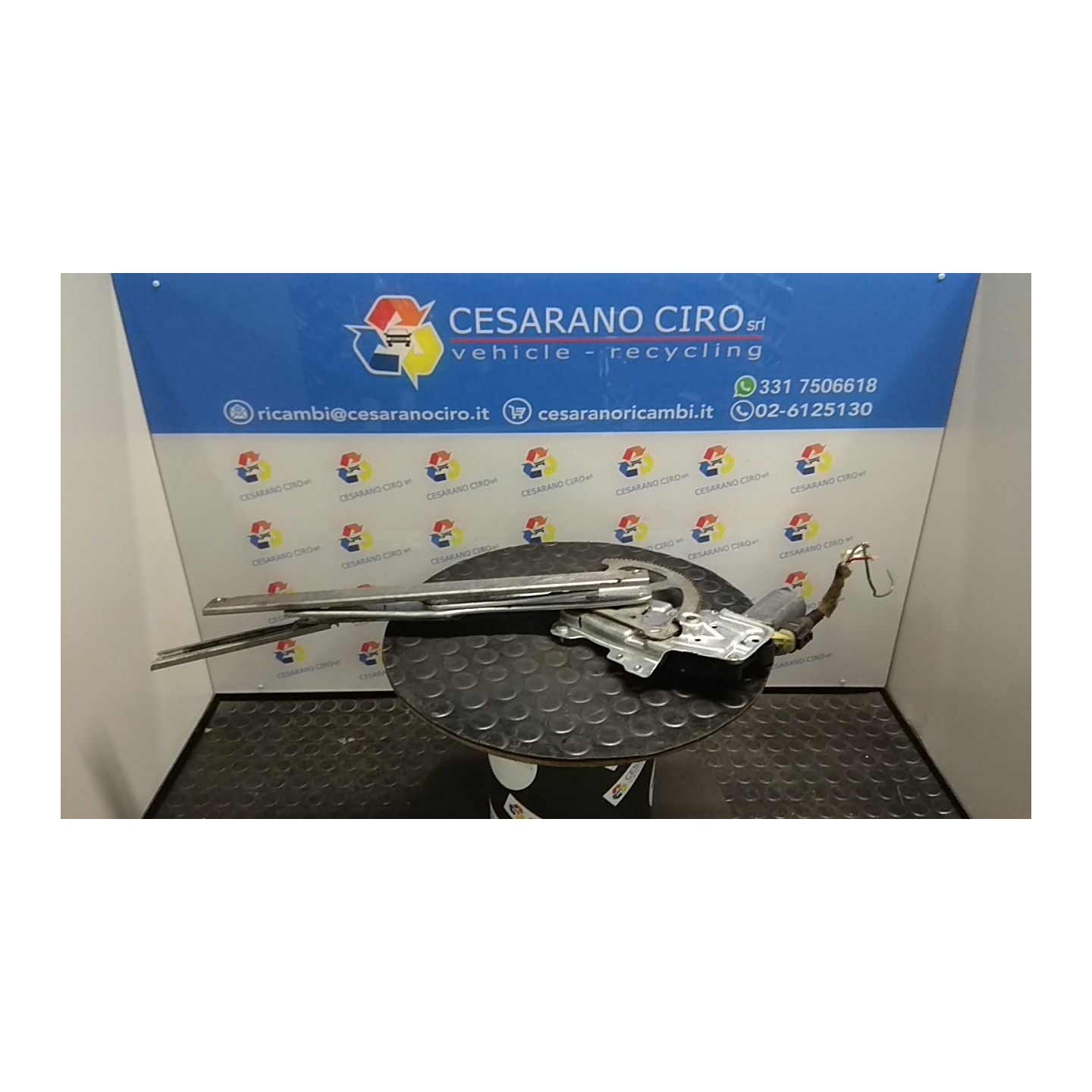 ALZACRISTALLO PORTA ANT. ELETTRICO DX. 173 TOYOTA YARIS (10/01-11/05)     (FRP) 1SZFE 698100D010